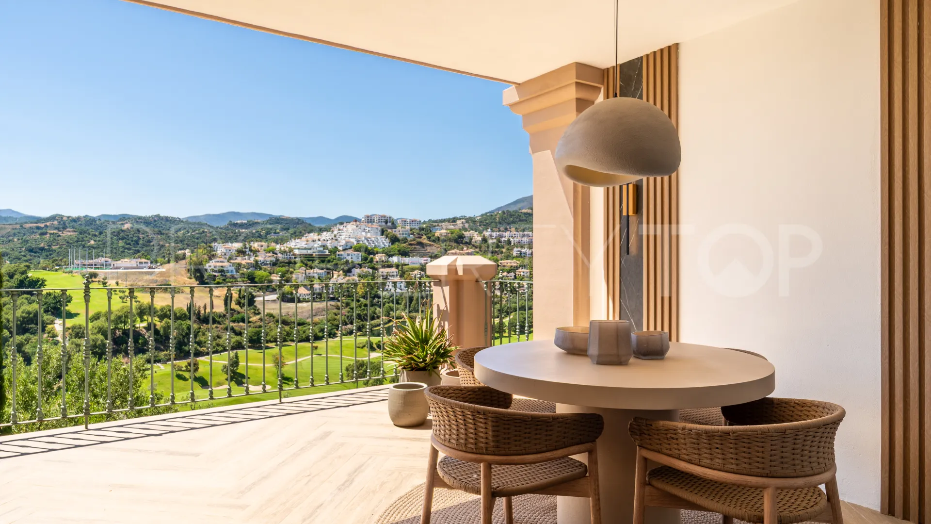 For sale 3 bedrooms town house in Monte Halcones