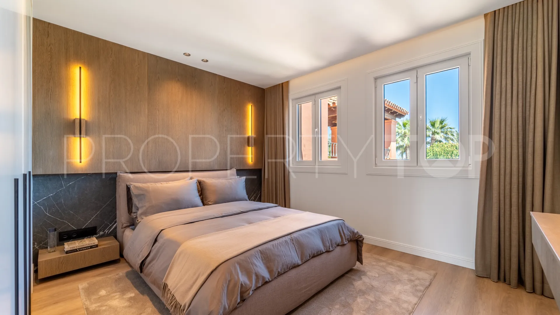 For sale 3 bedrooms town house in Monte Halcones