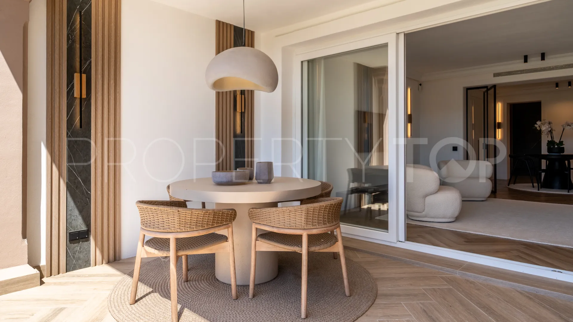 For sale 3 bedrooms town house in Monte Halcones