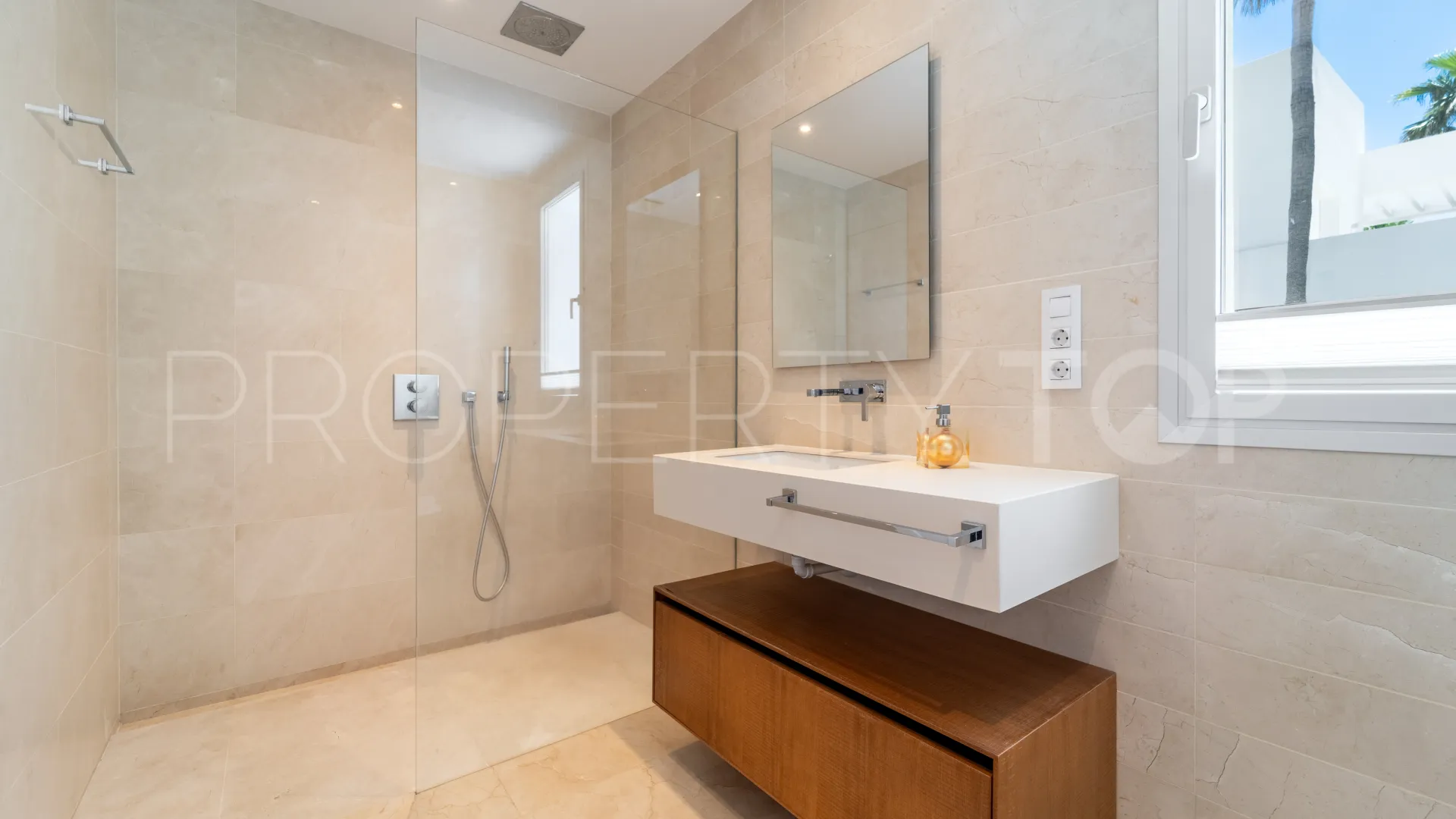 Villa en venta de 3 dormitorios en La Finca de Marbella