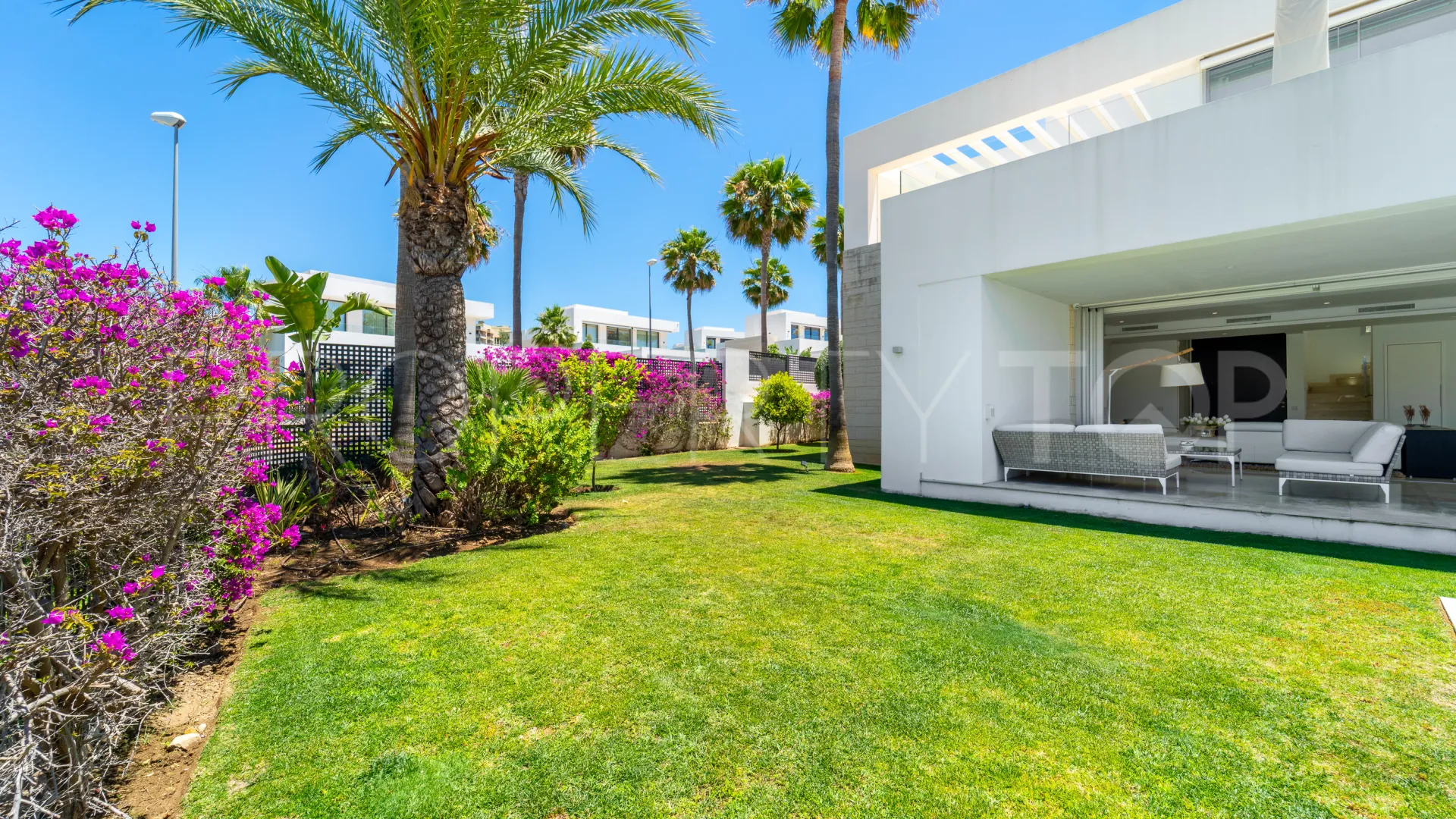 Villa en venta de 3 dormitorios en La Finca de Marbella
