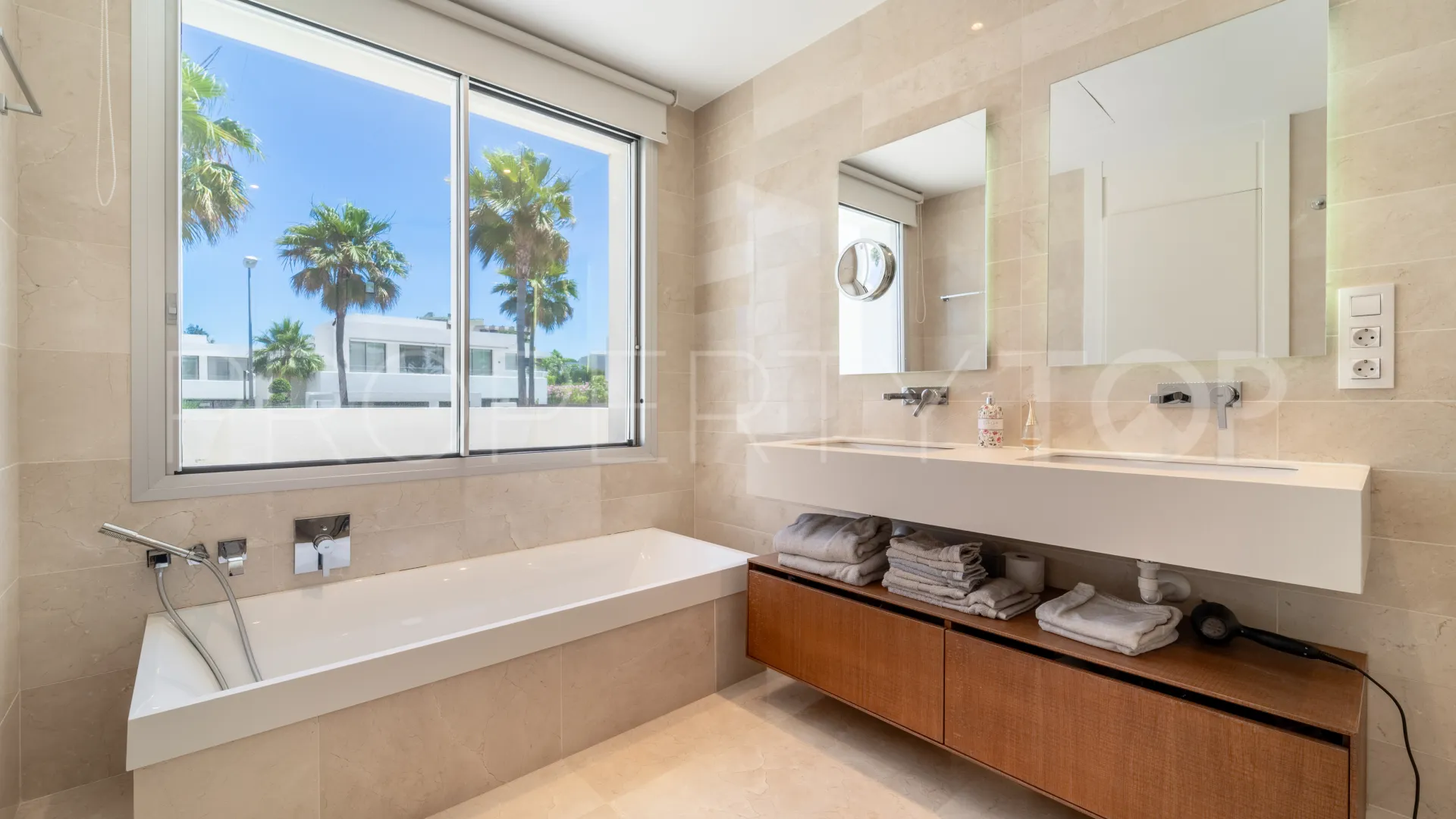 Villa en venta de 3 dormitorios en La Finca de Marbella