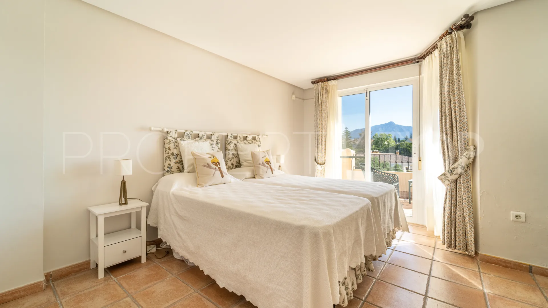 5 bedrooms semi detached house in Guadalmina Alta for sale