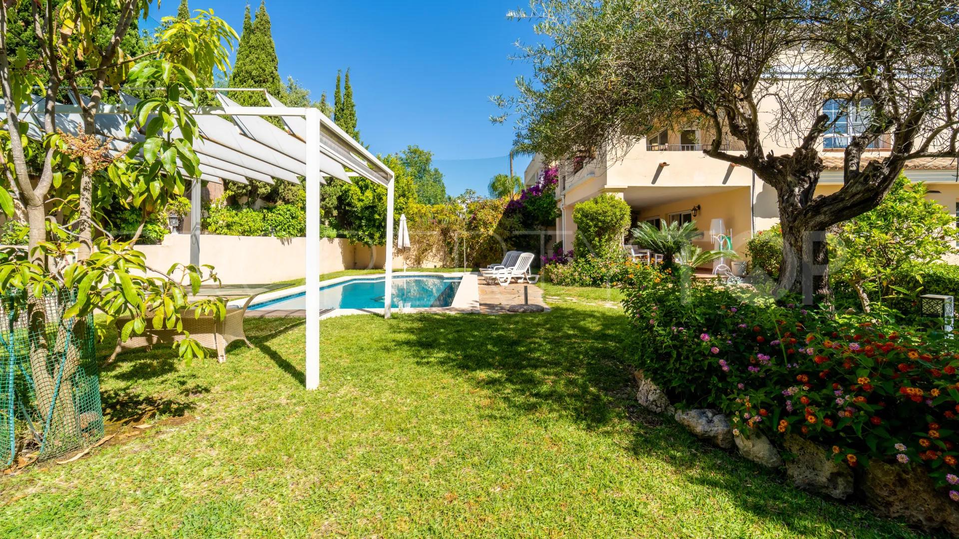 5 bedrooms semi detached house in Guadalmina Alta for sale