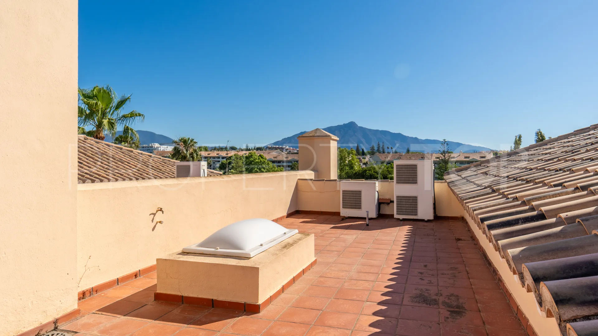 5 bedrooms semi detached house in Guadalmina Alta for sale