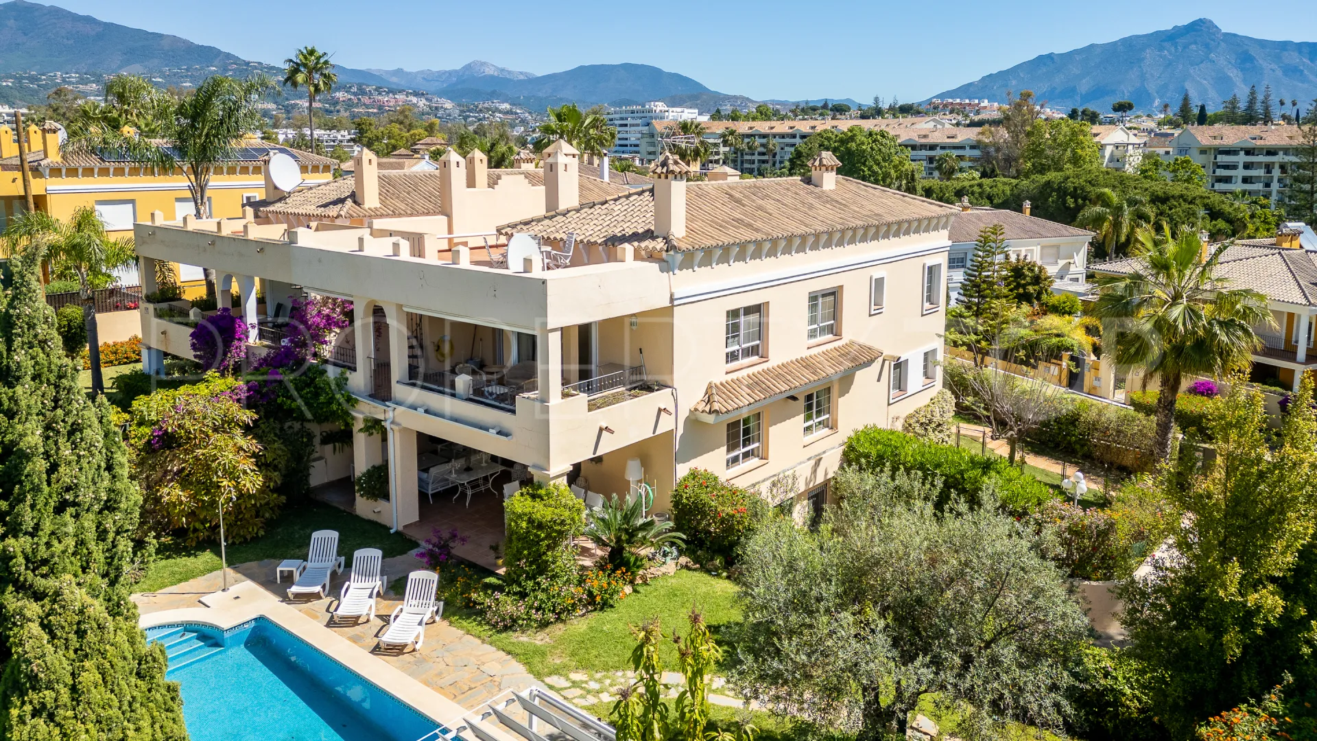 5 bedrooms semi detached house in Guadalmina Alta for sale