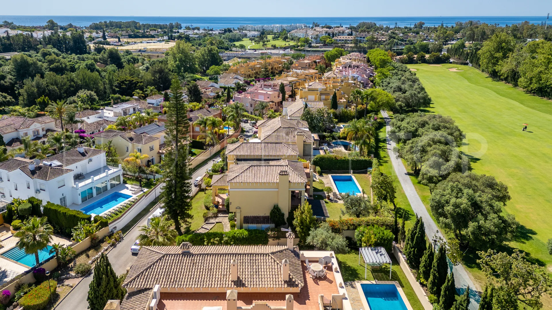 5 bedrooms semi detached house in Guadalmina Alta for sale