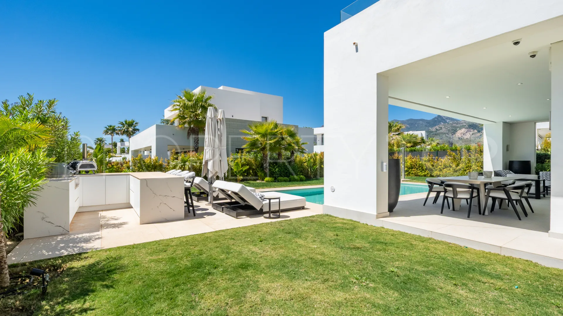 Se vende villa de 5 dormitorios en La Finca de Marbella