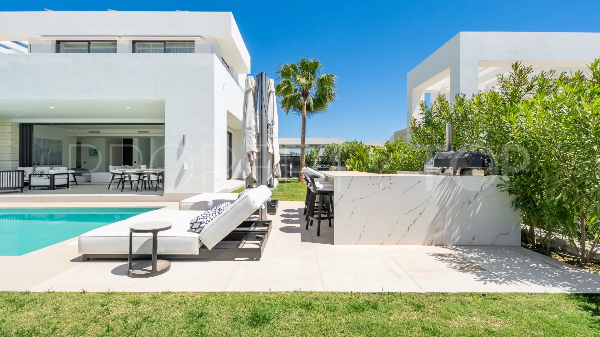 Se vende villa de 5 dormitorios en La Finca de Marbella
