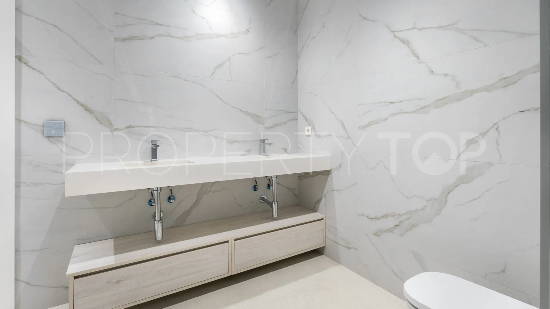 Se vende villa de 5 dormitorios en La Finca de Marbella