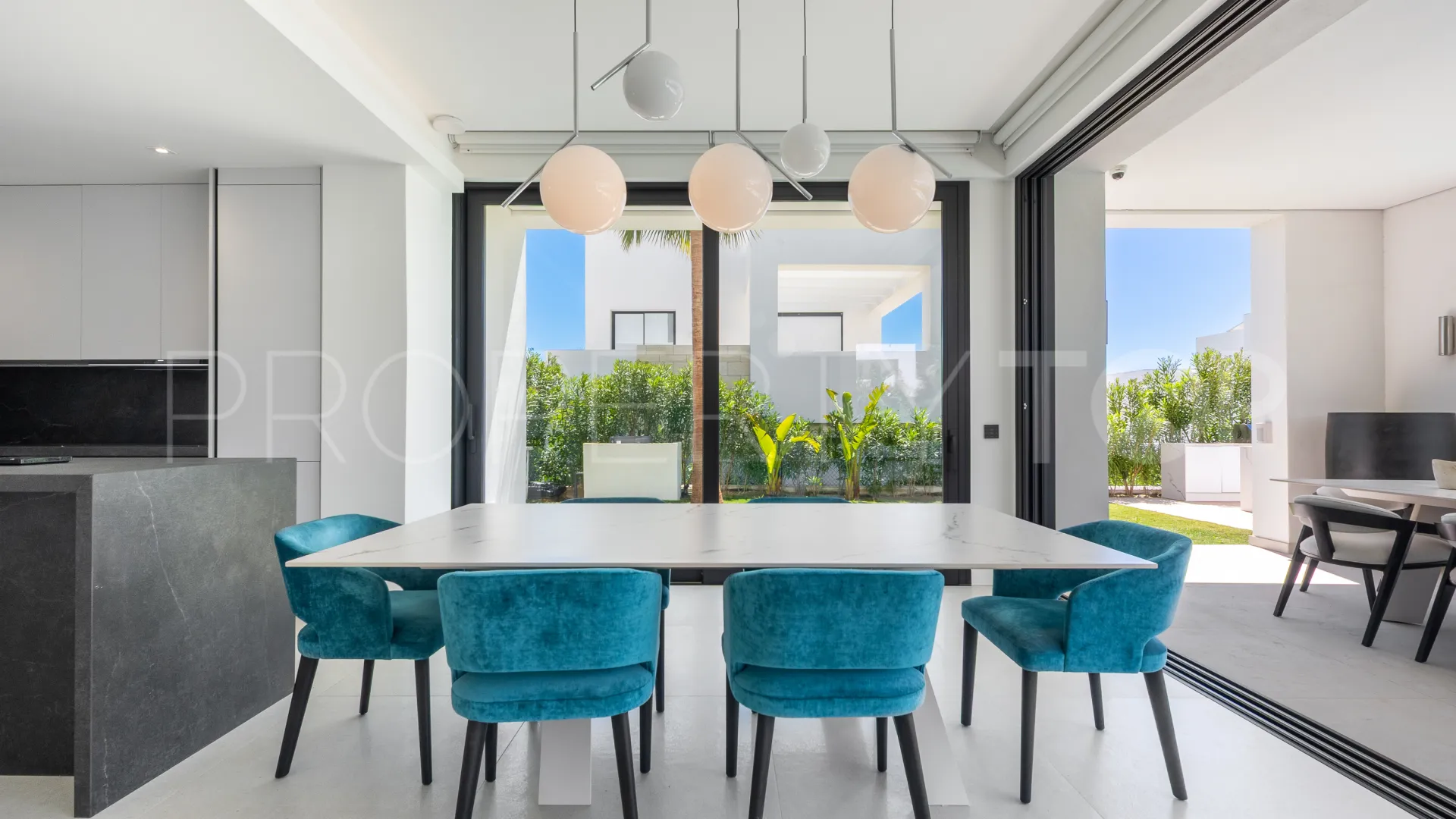 Se vende villa de 5 dormitorios en La Finca de Marbella