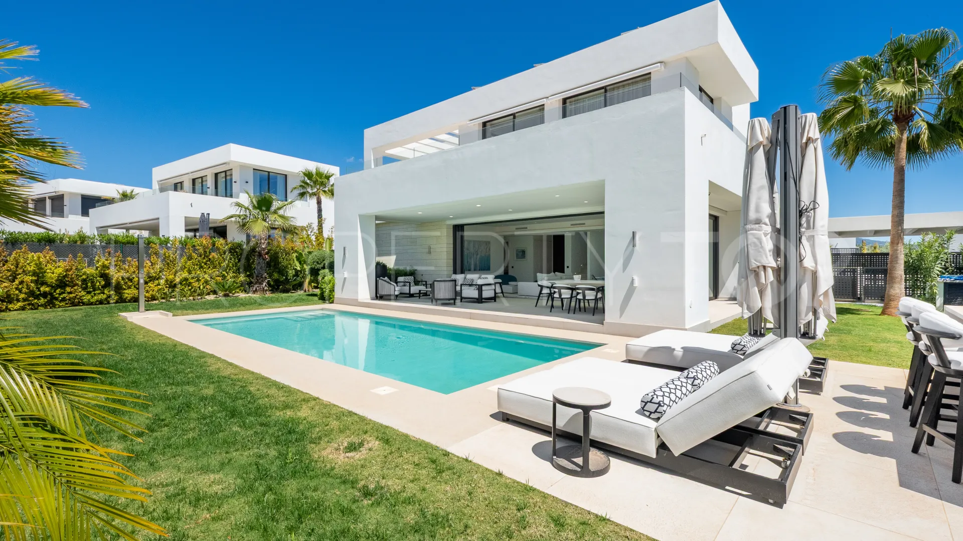 Se vende villa de 5 dormitorios en La Finca de Marbella