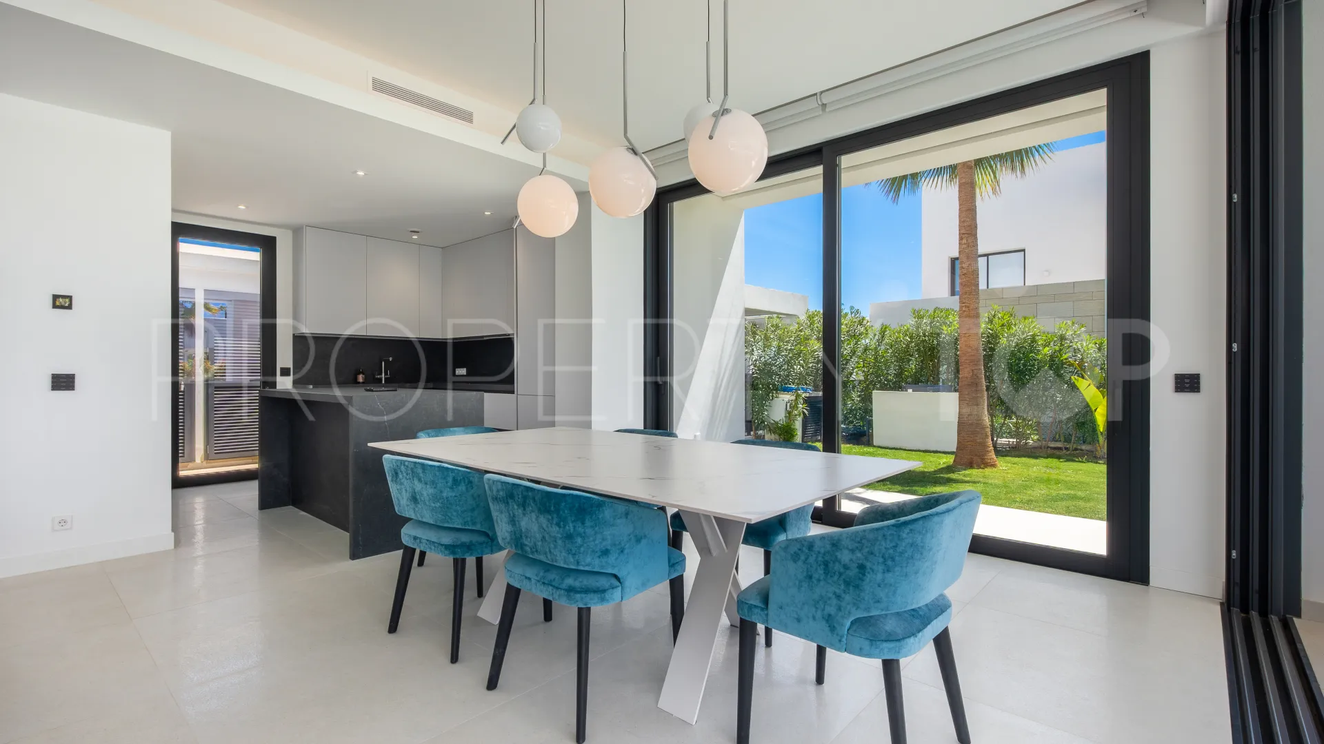 Se vende villa de 5 dormitorios en La Finca de Marbella