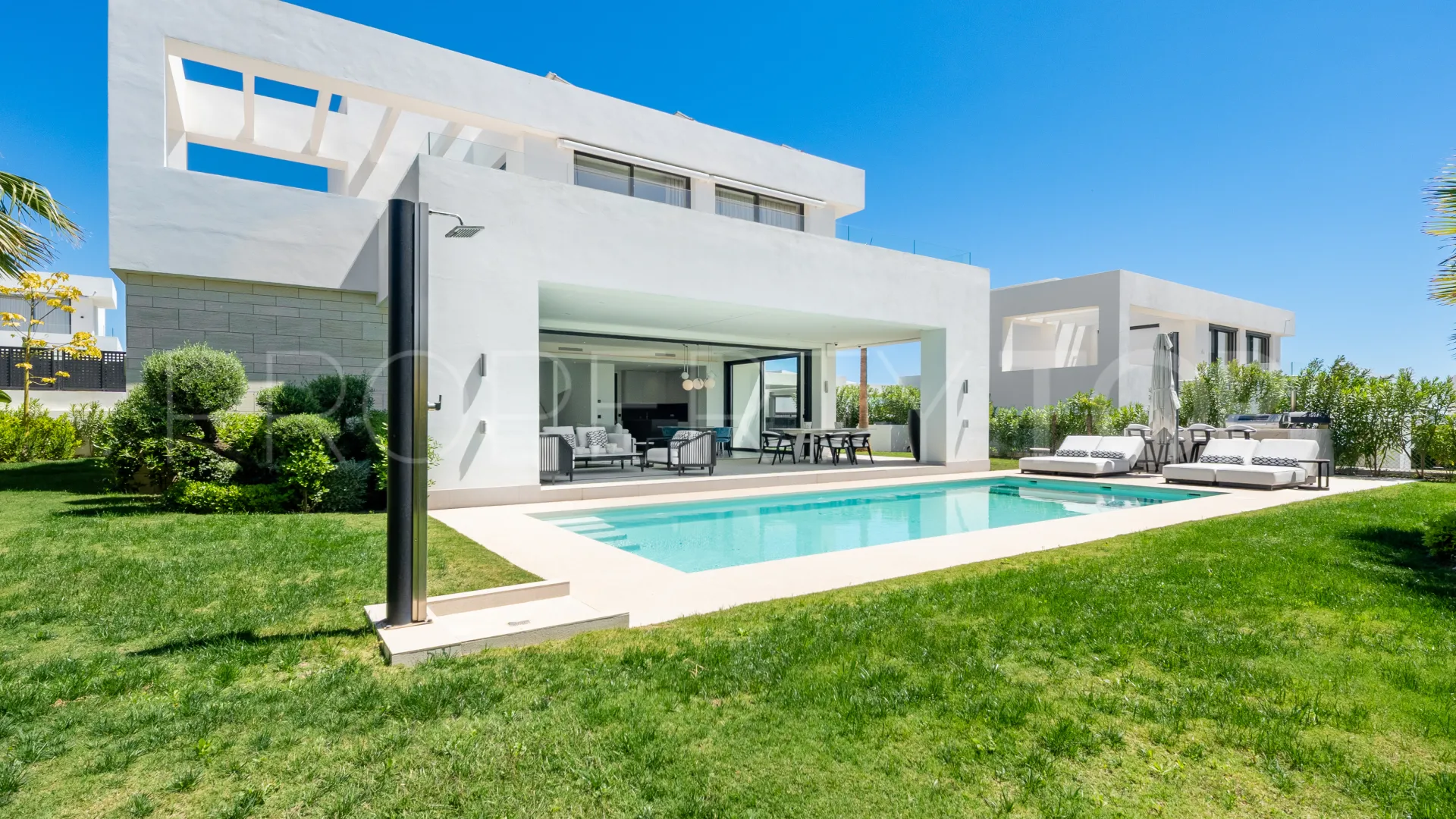 Se vende villa de 5 dormitorios en La Finca de Marbella