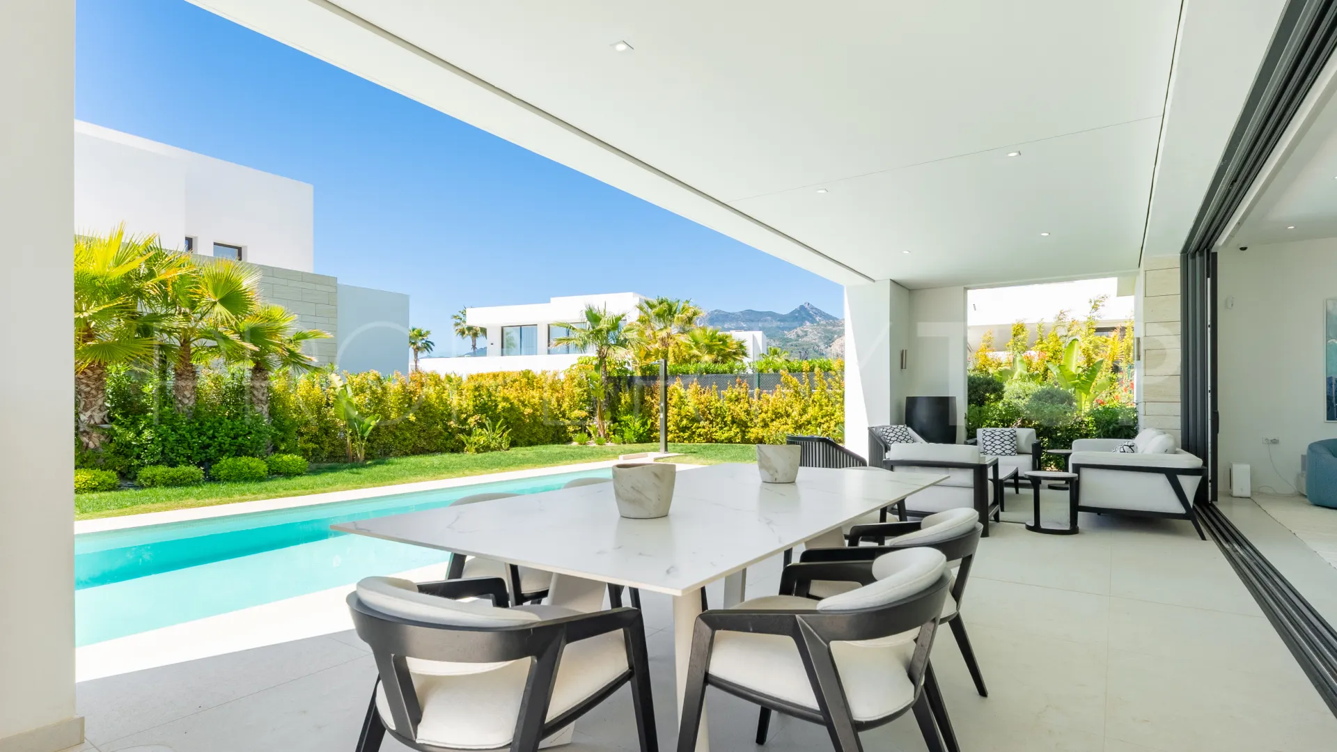 Se vende villa de 5 dormitorios en La Finca de Marbella