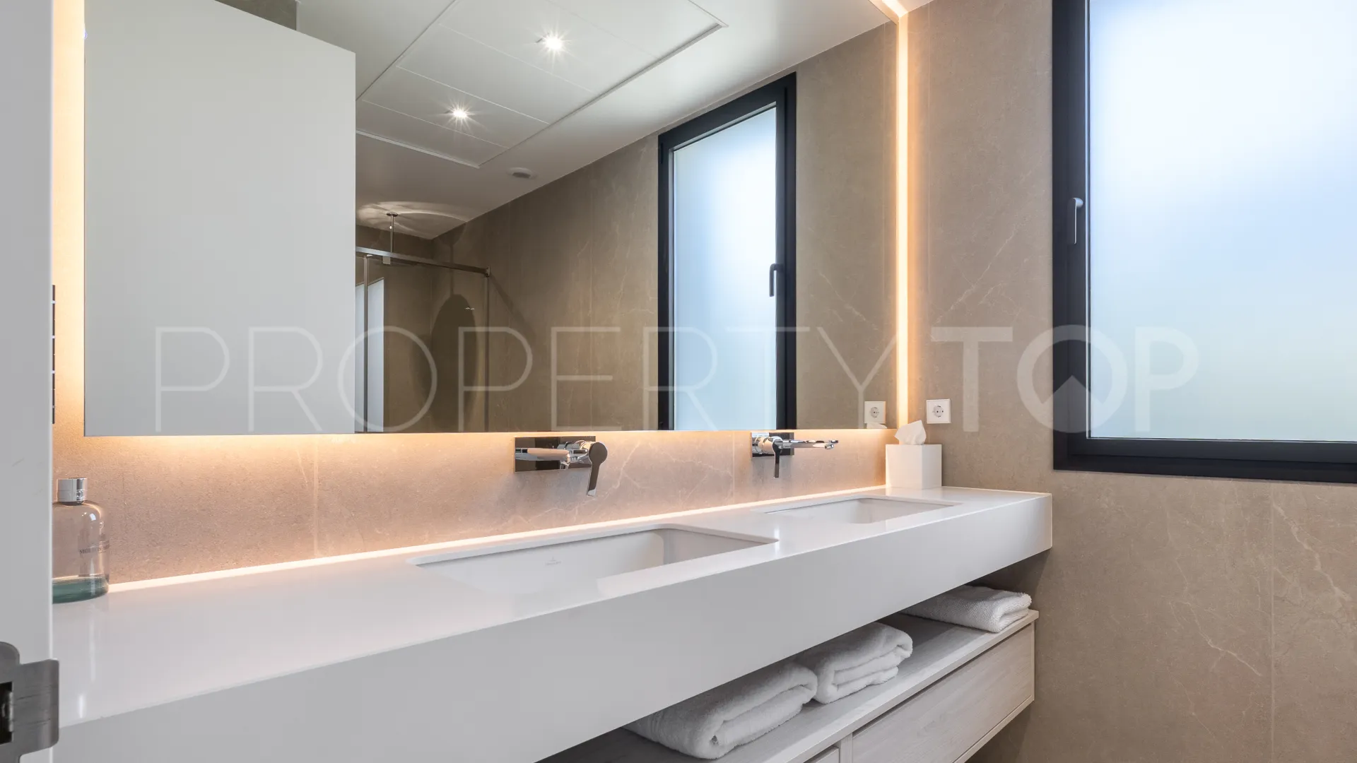 Se vende villa de 5 dormitorios en La Finca de Marbella
