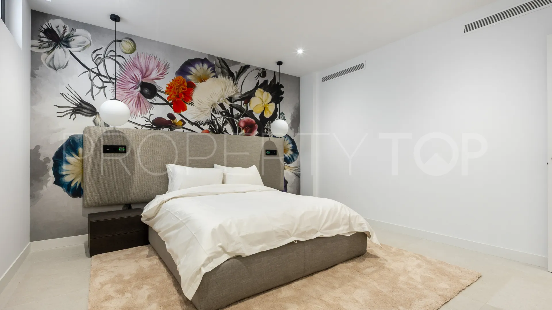 Se vende villa de 5 dormitorios en La Finca de Marbella