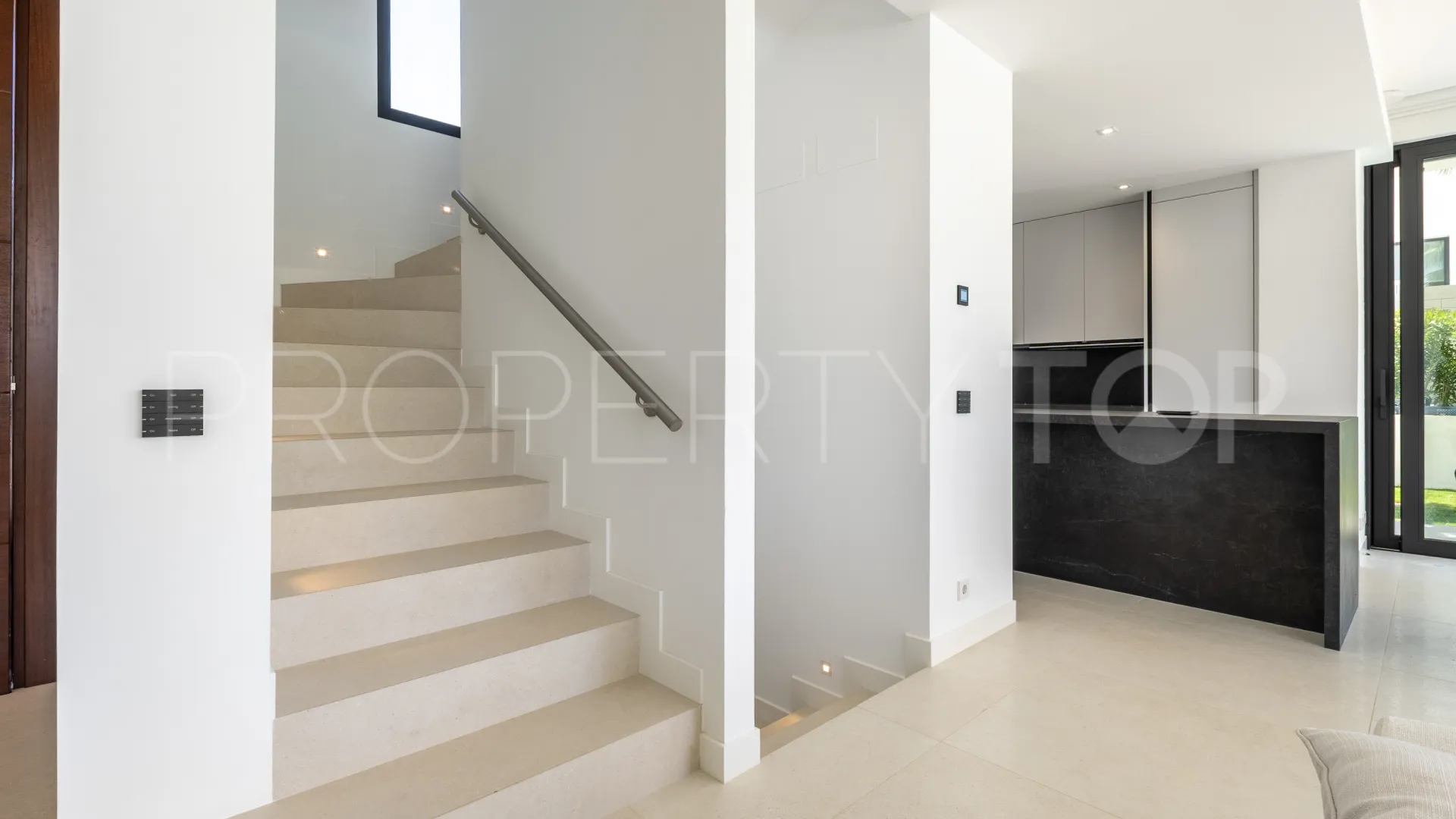 Se vende villa de 5 dormitorios en La Finca de Marbella