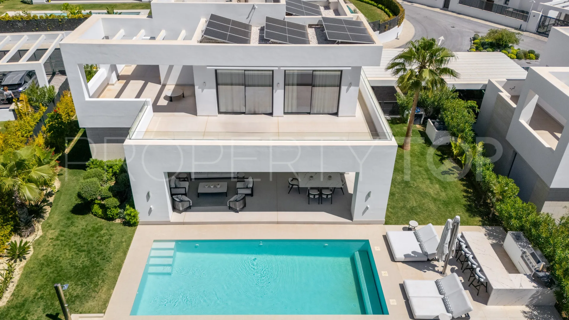 Se vende villa de 5 dormitorios en La Finca de Marbella