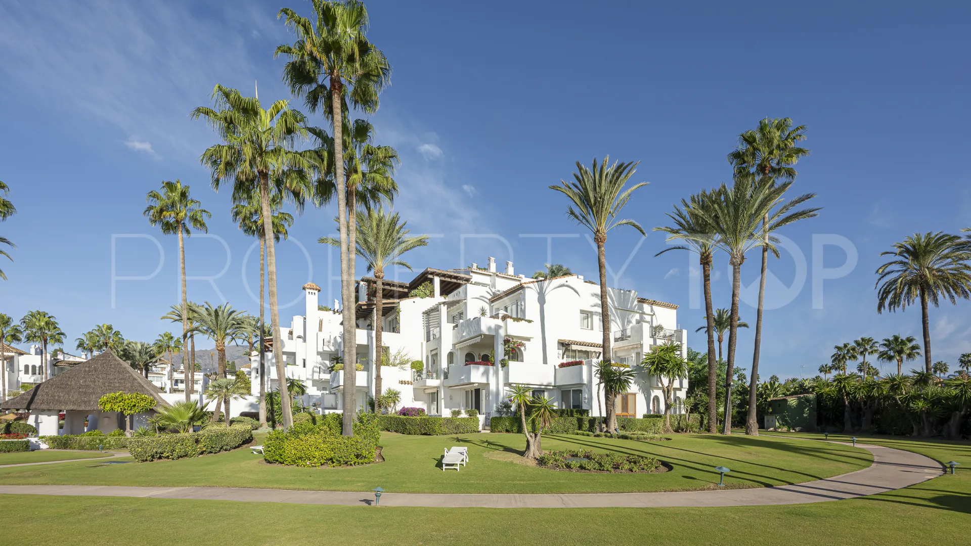 Ground floor apartment for sale in Alcazaba Beach