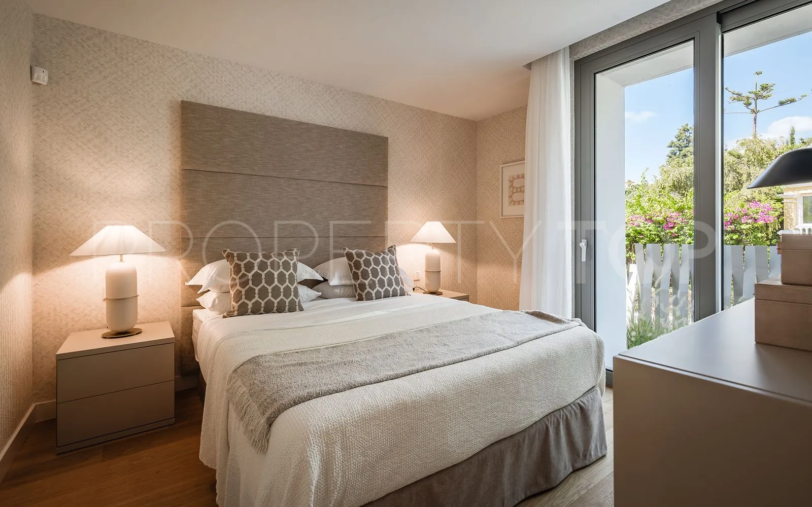 Villa con 5 dormitorios en venta en El Paraiso