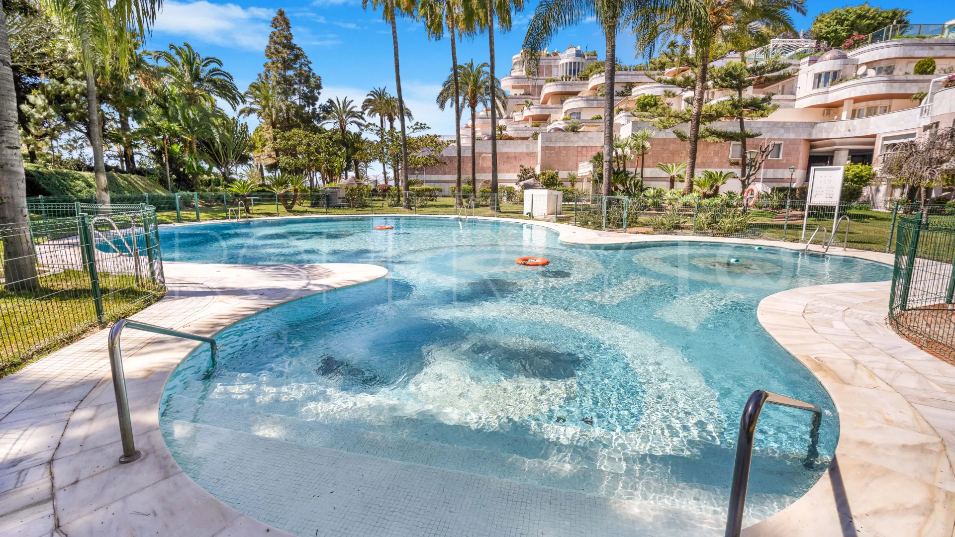 Apartamento con 4 dormitorios en venta en Gray D'Albion