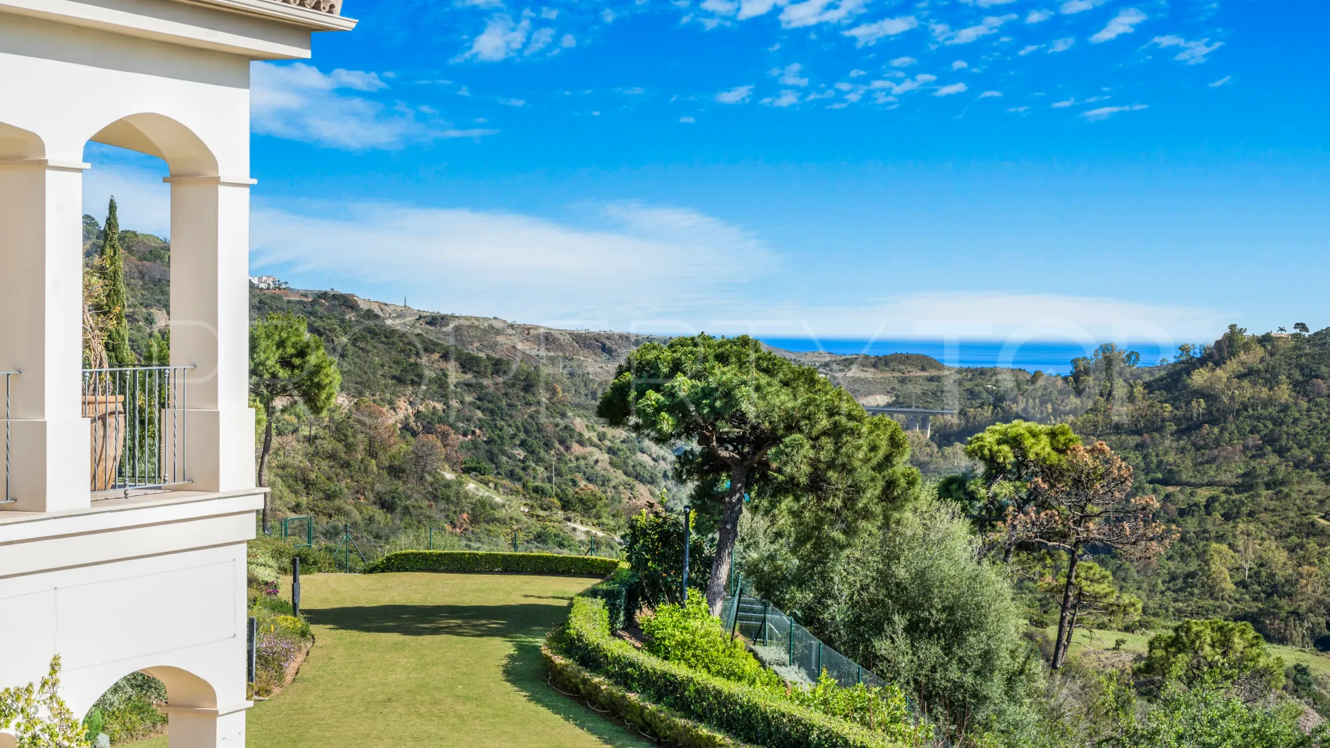 Villa for sale in Monte Mayor with 6 bedrooms