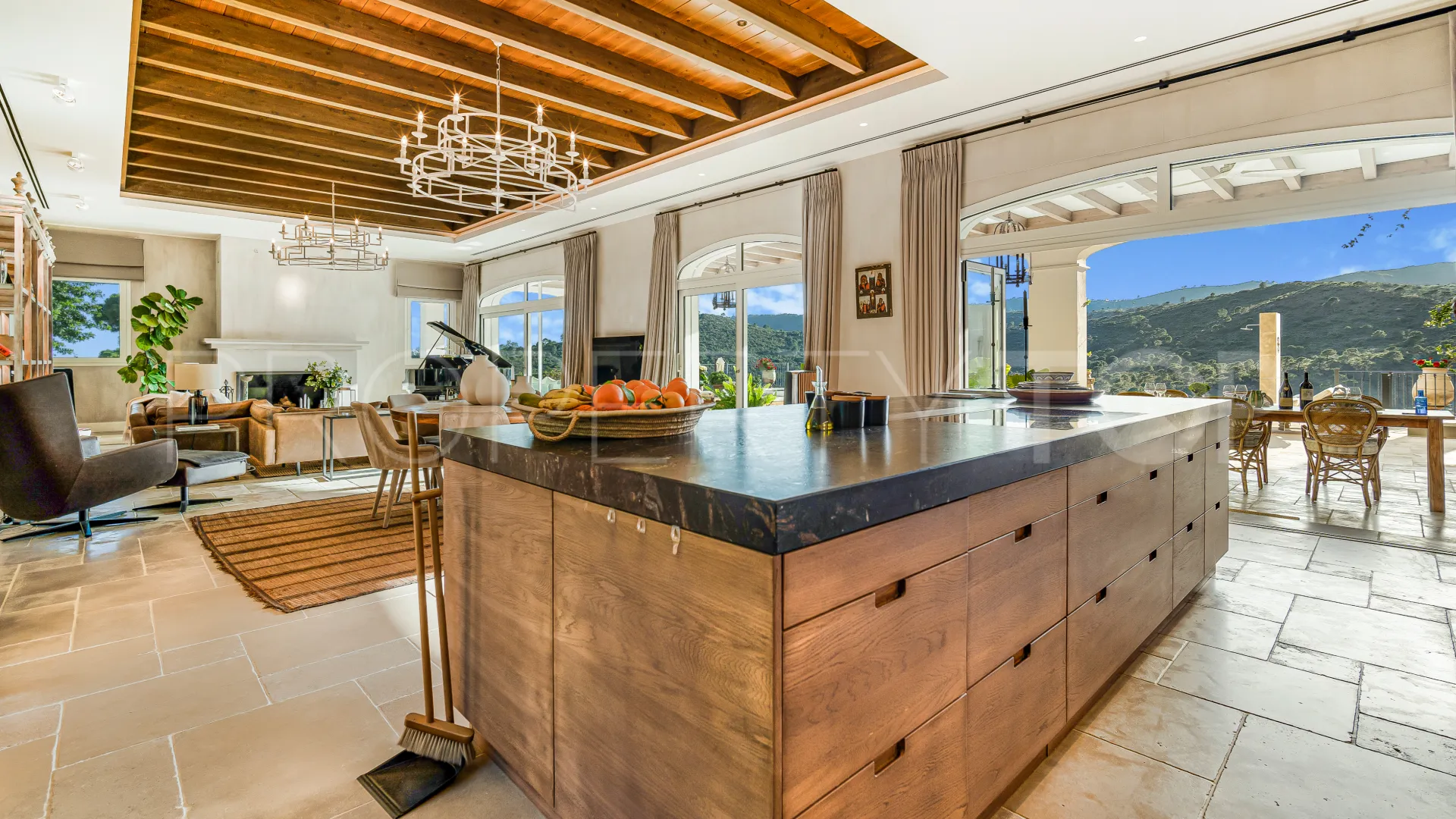 Villa for sale in Monte Mayor with 6 bedrooms
