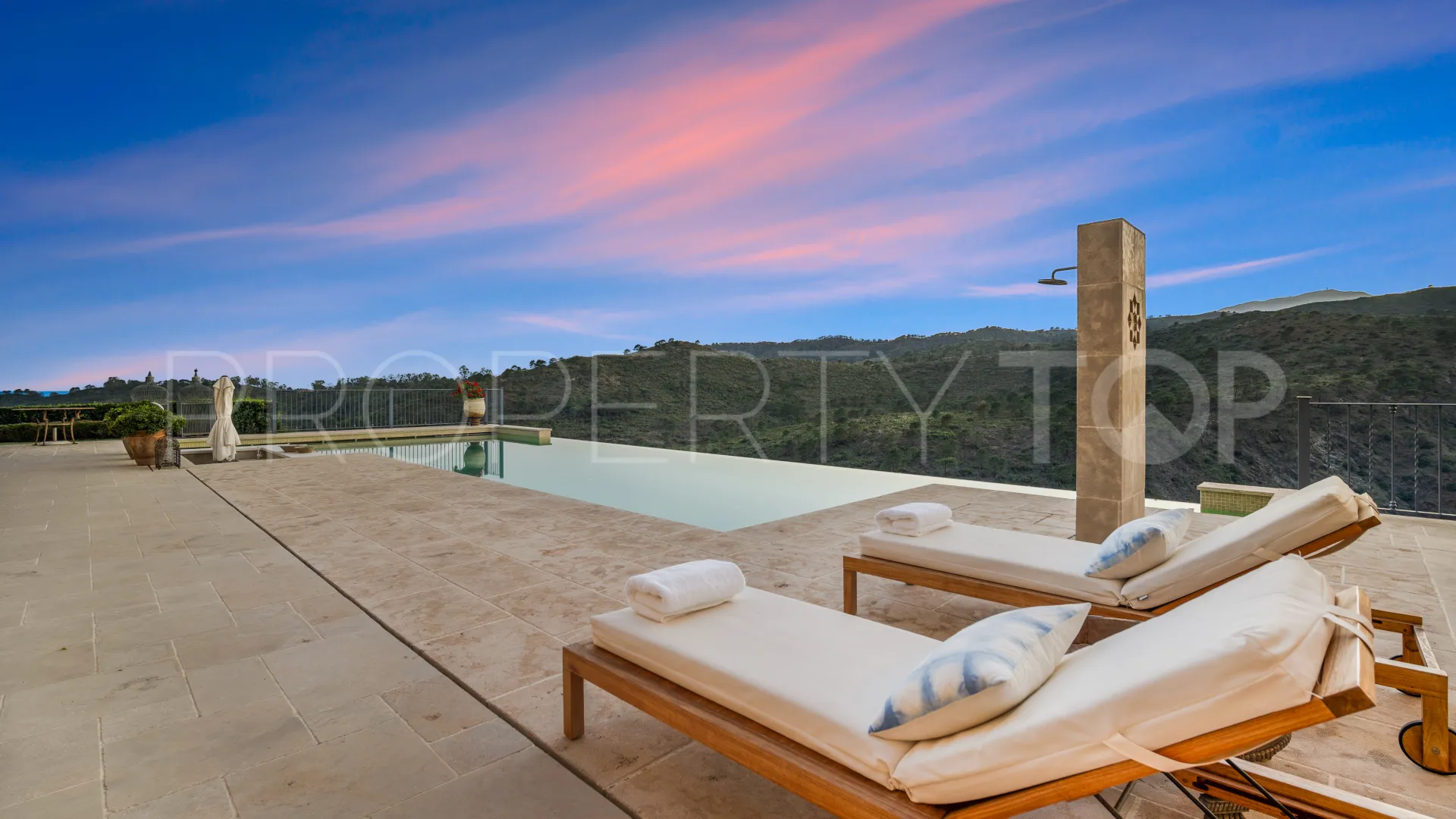 Villa for sale in Monte Mayor with 6 bedrooms