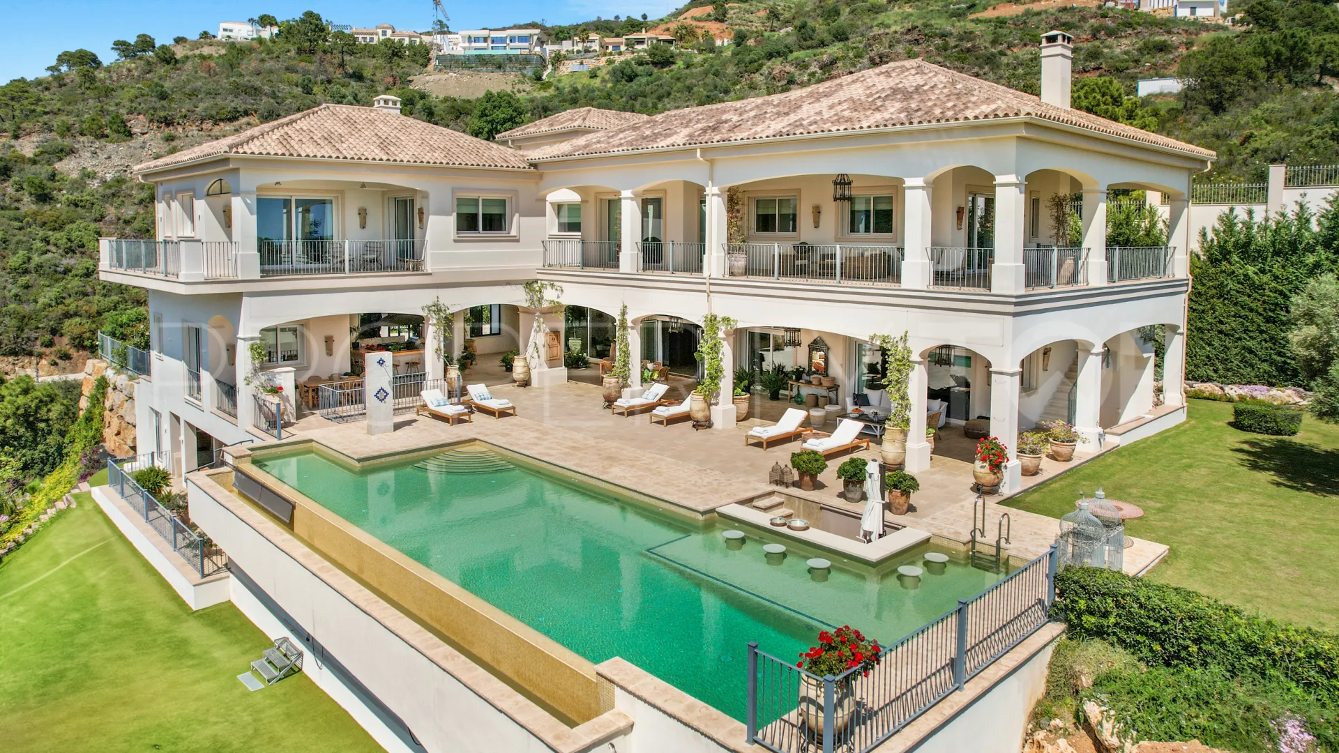 Villa for sale in Monte Mayor with 6 bedrooms