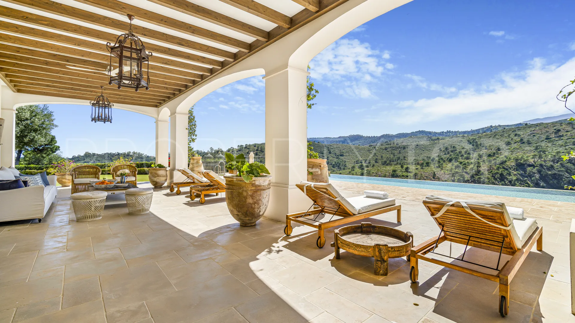 Villa for sale in Monte Mayor with 6 bedrooms