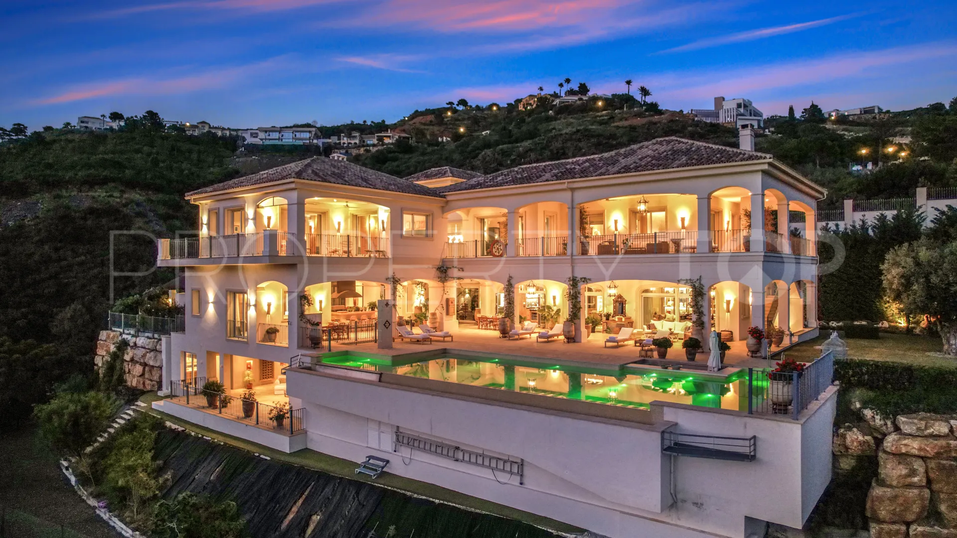 Villa for sale in Monte Mayor with 6 bedrooms