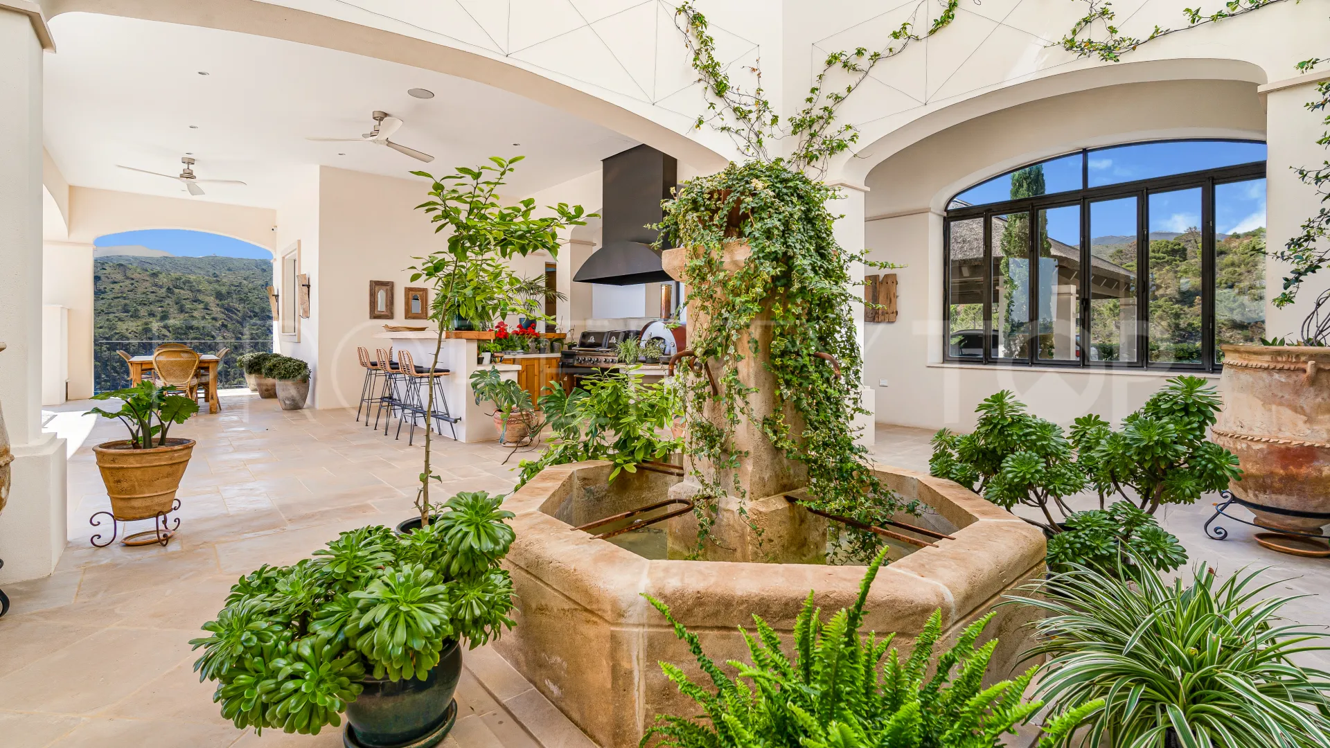 Villa for sale in Monte Mayor with 6 bedrooms