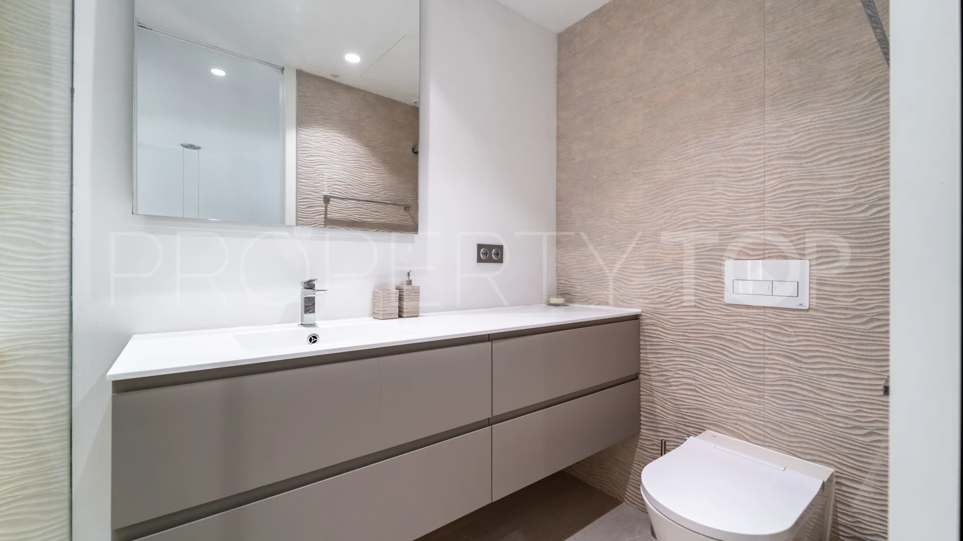 3 bedrooms apartment in Marina Puente Romano for sale