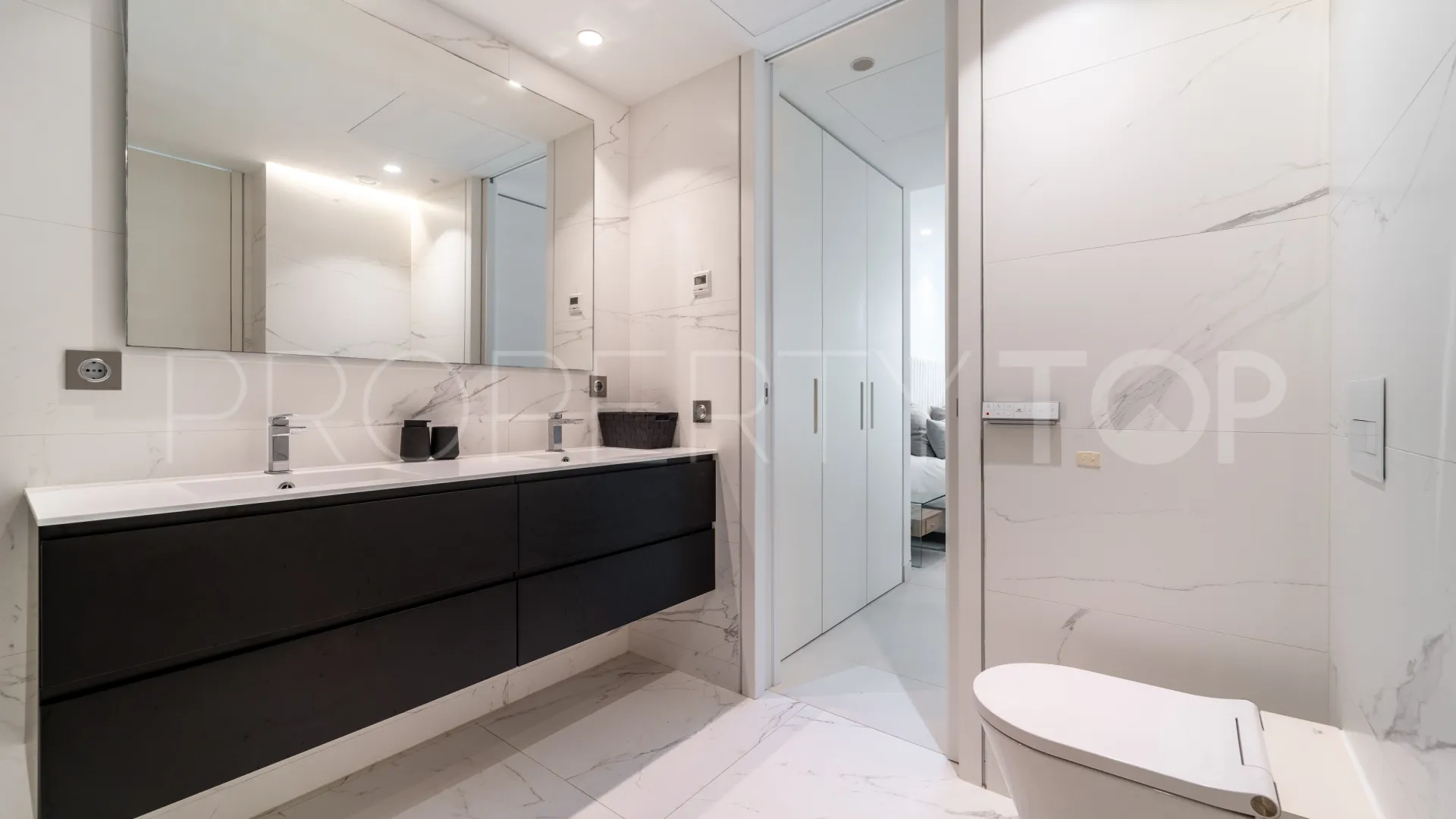3 bedrooms apartment in Marina Puente Romano for sale