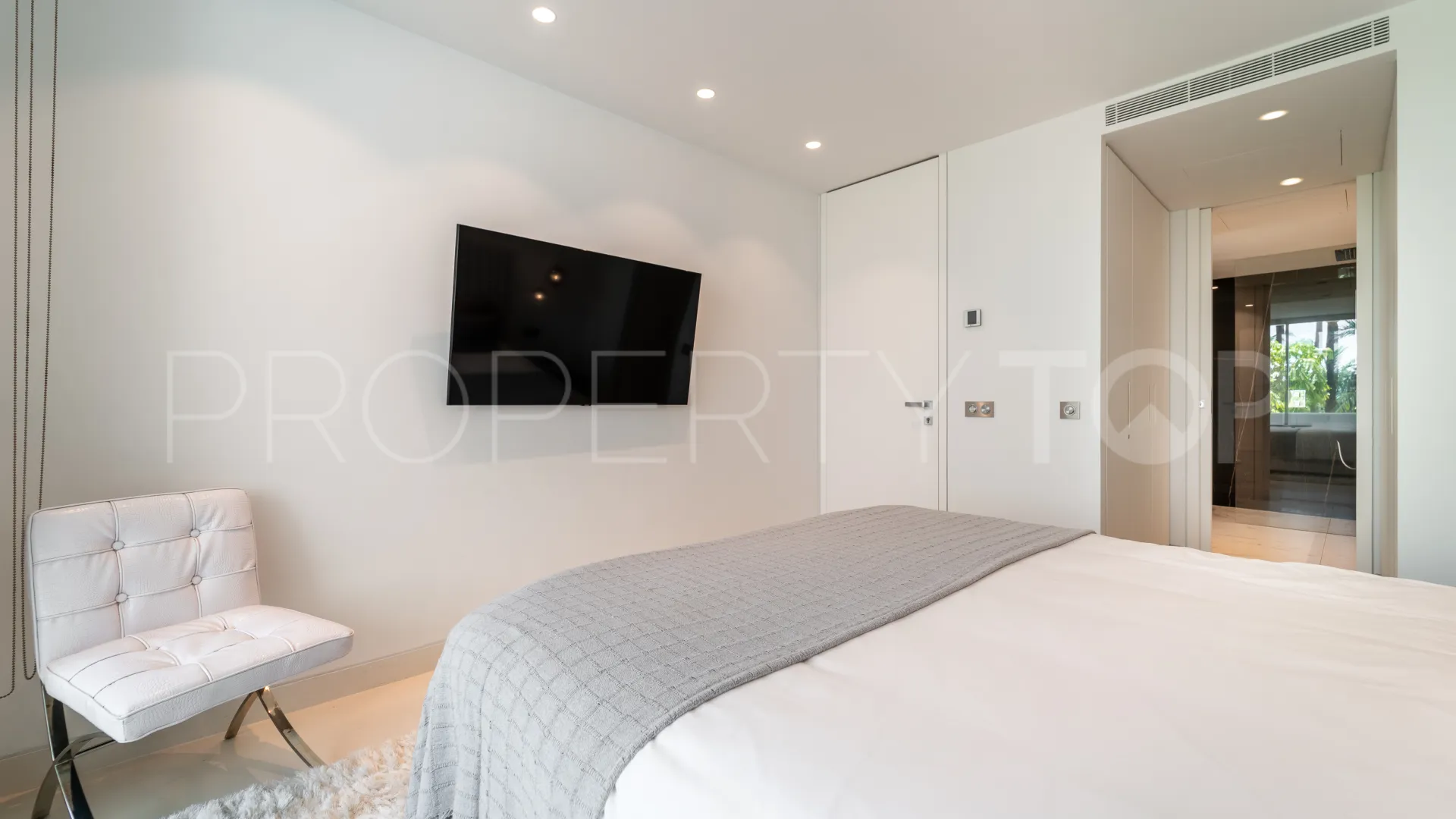 3 bedrooms apartment in Marina Puente Romano for sale