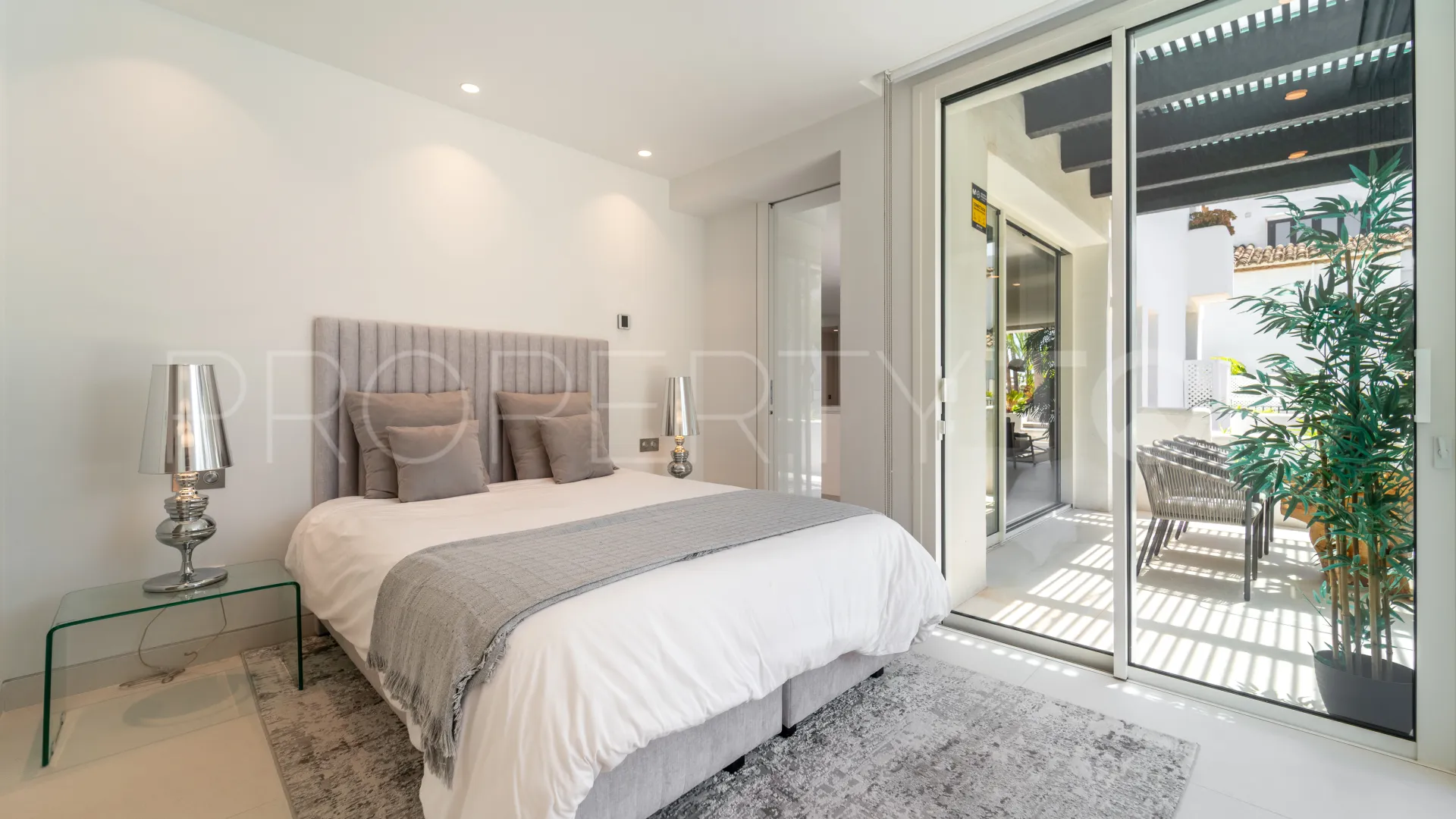 3 bedrooms apartment in Marina Puente Romano for sale