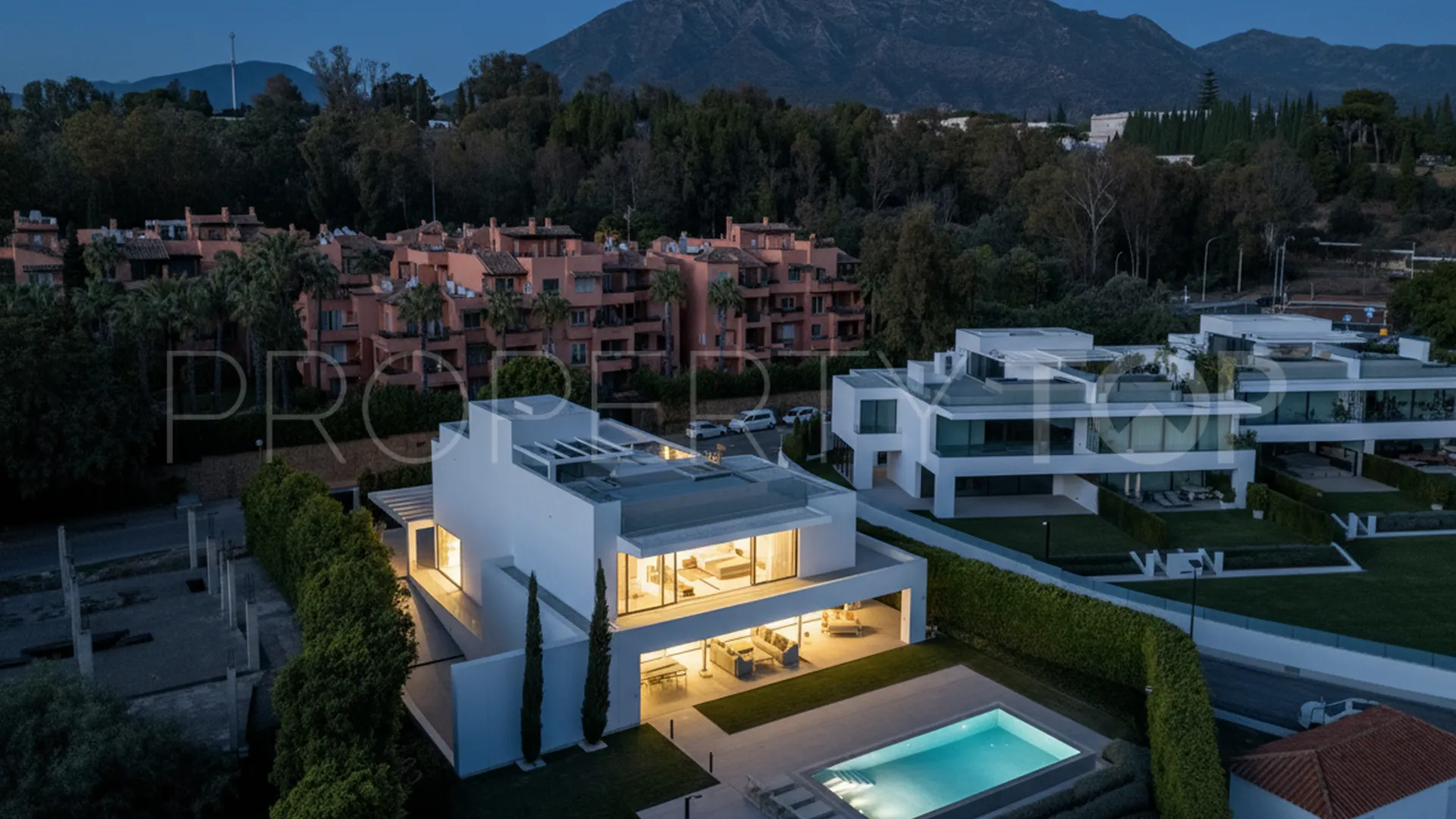 Villa a la venta en Marbella Golden Mile con 5 dormitorios