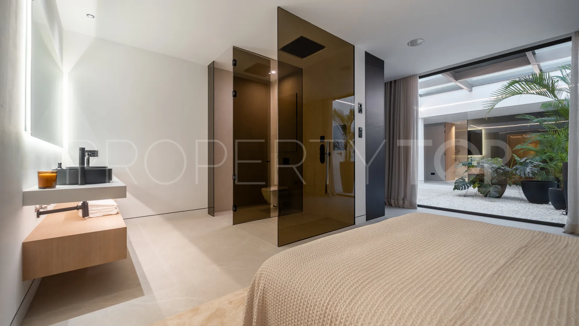Villa a la venta en Marbella Golden Mile con 5 dormitorios