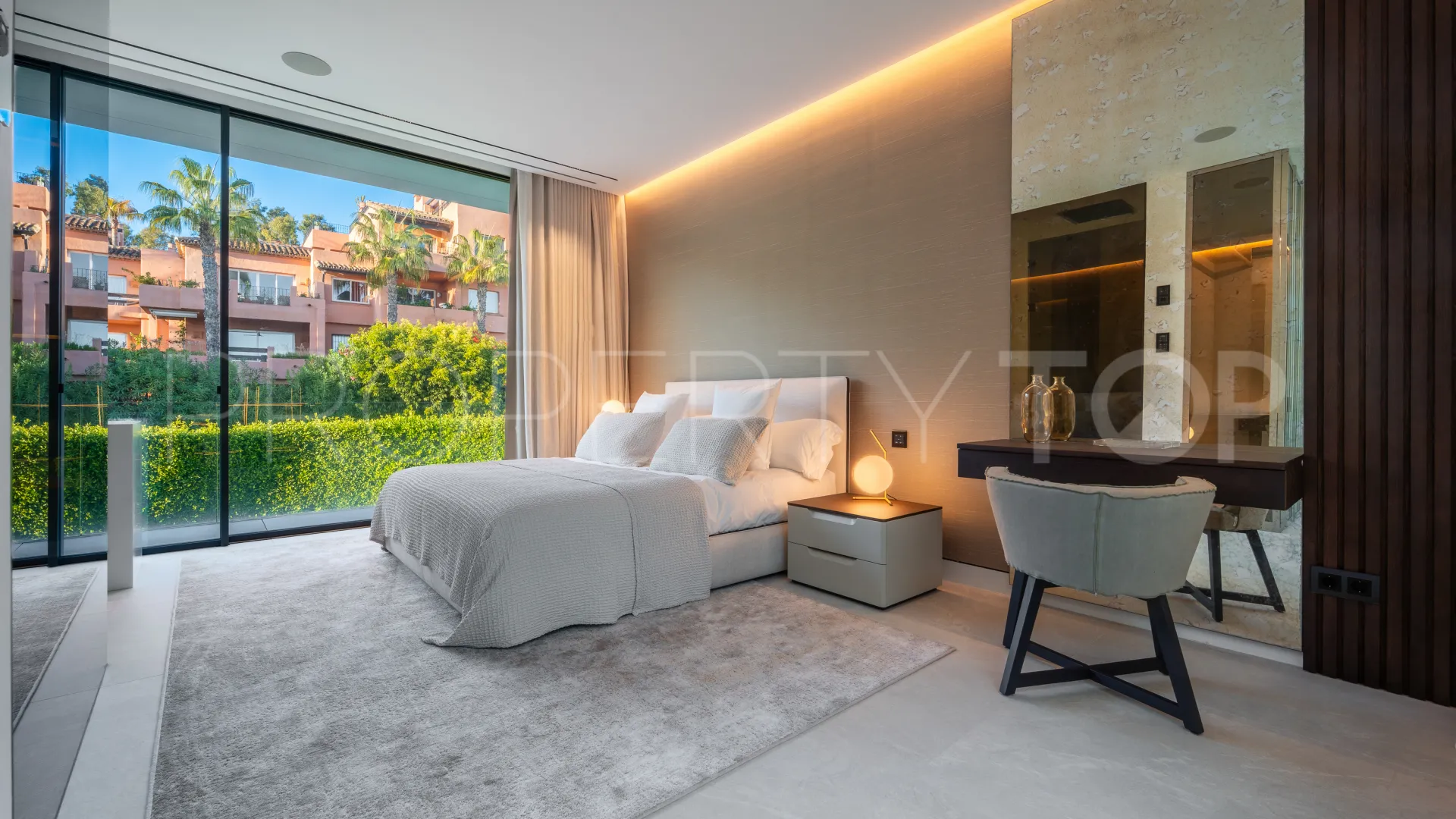 Villa a la venta en Marbella Golden Mile con 5 dormitorios