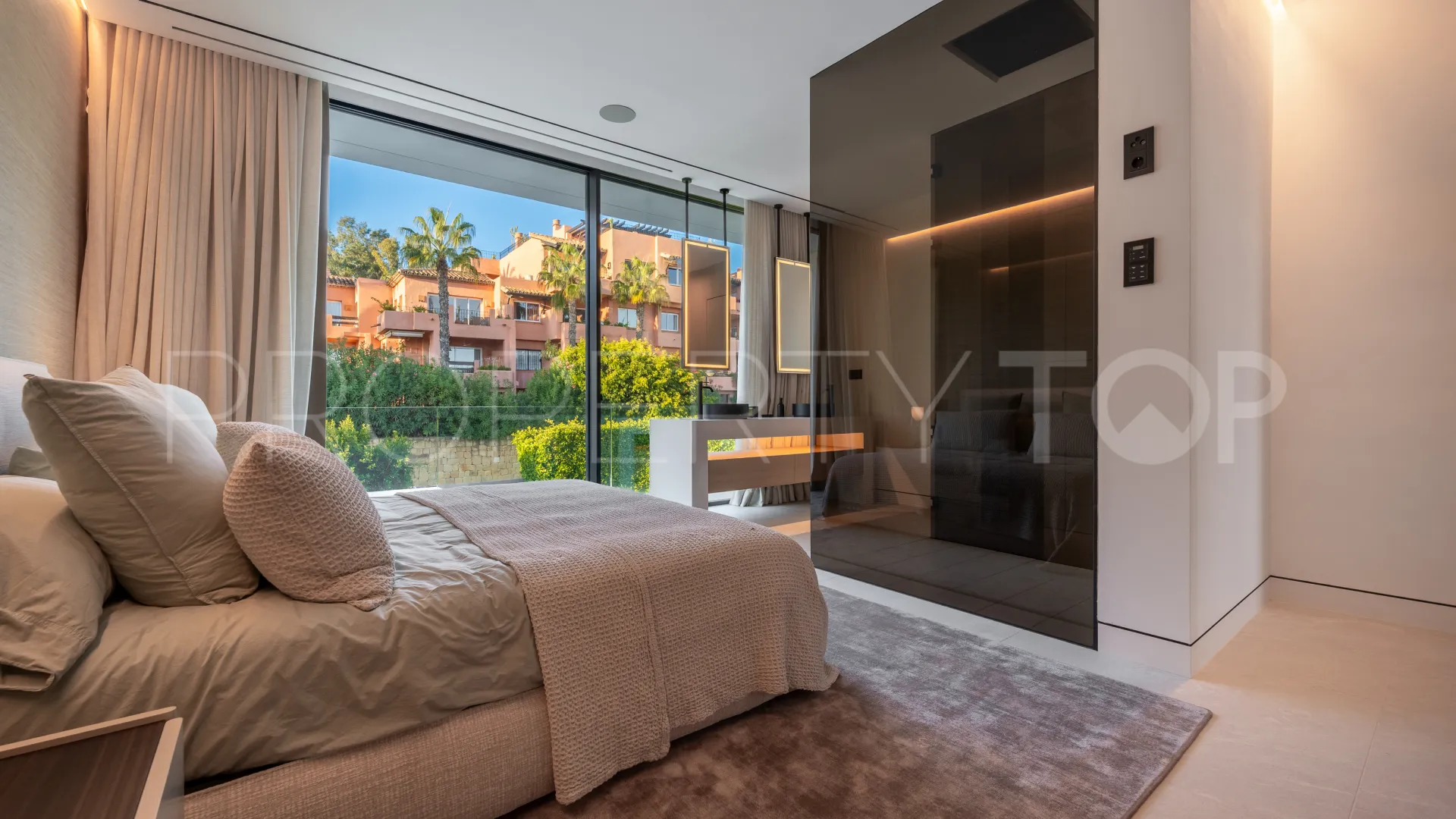 Villa a la venta en Marbella Golden Mile con 5 dormitorios