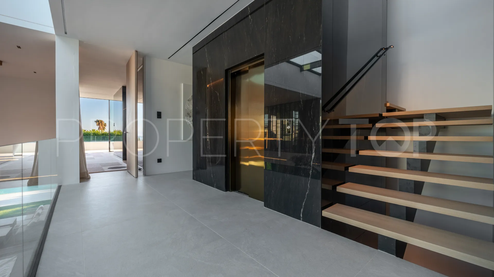 Villa a la venta en Marbella Golden Mile con 5 dormitorios