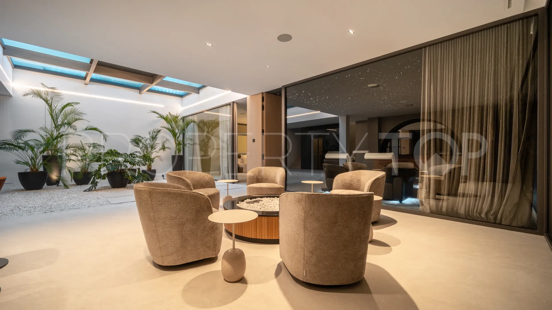 Villa a la venta en Marbella Golden Mile con 5 dormitorios