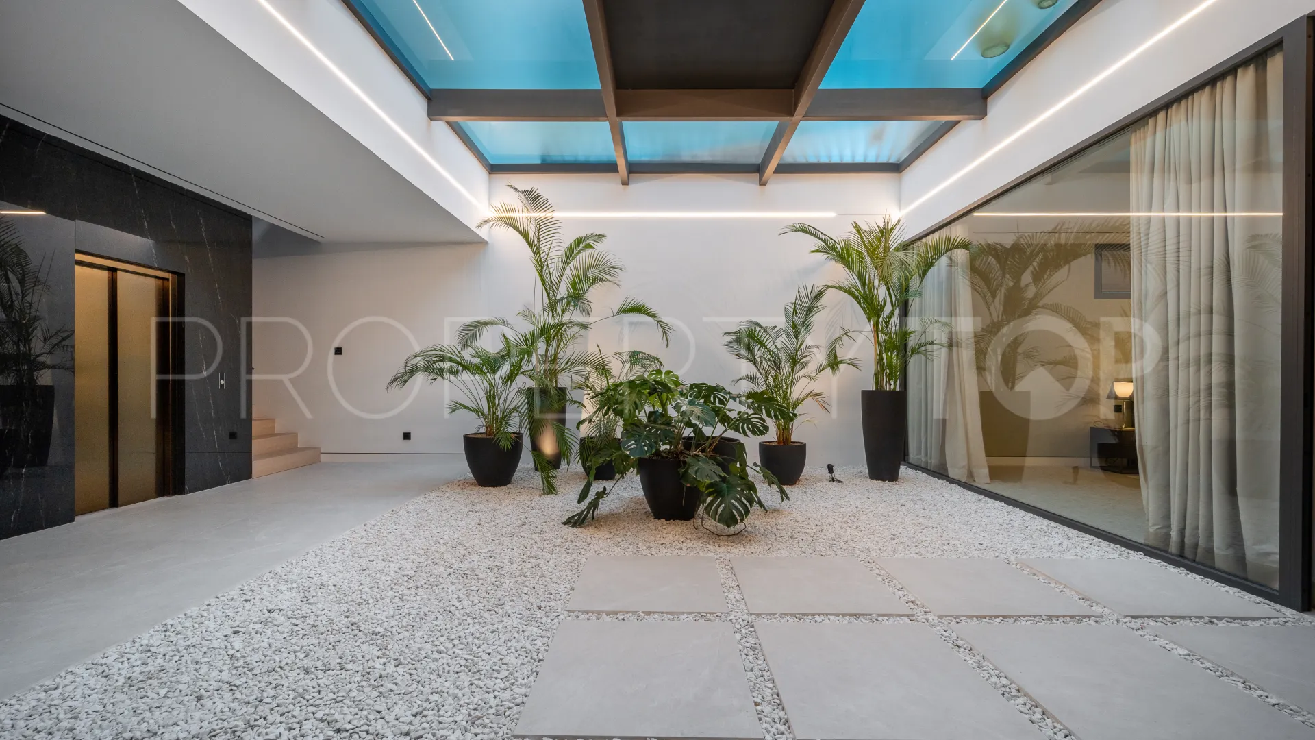 Villa a la venta en Marbella Golden Mile con 5 dormitorios
