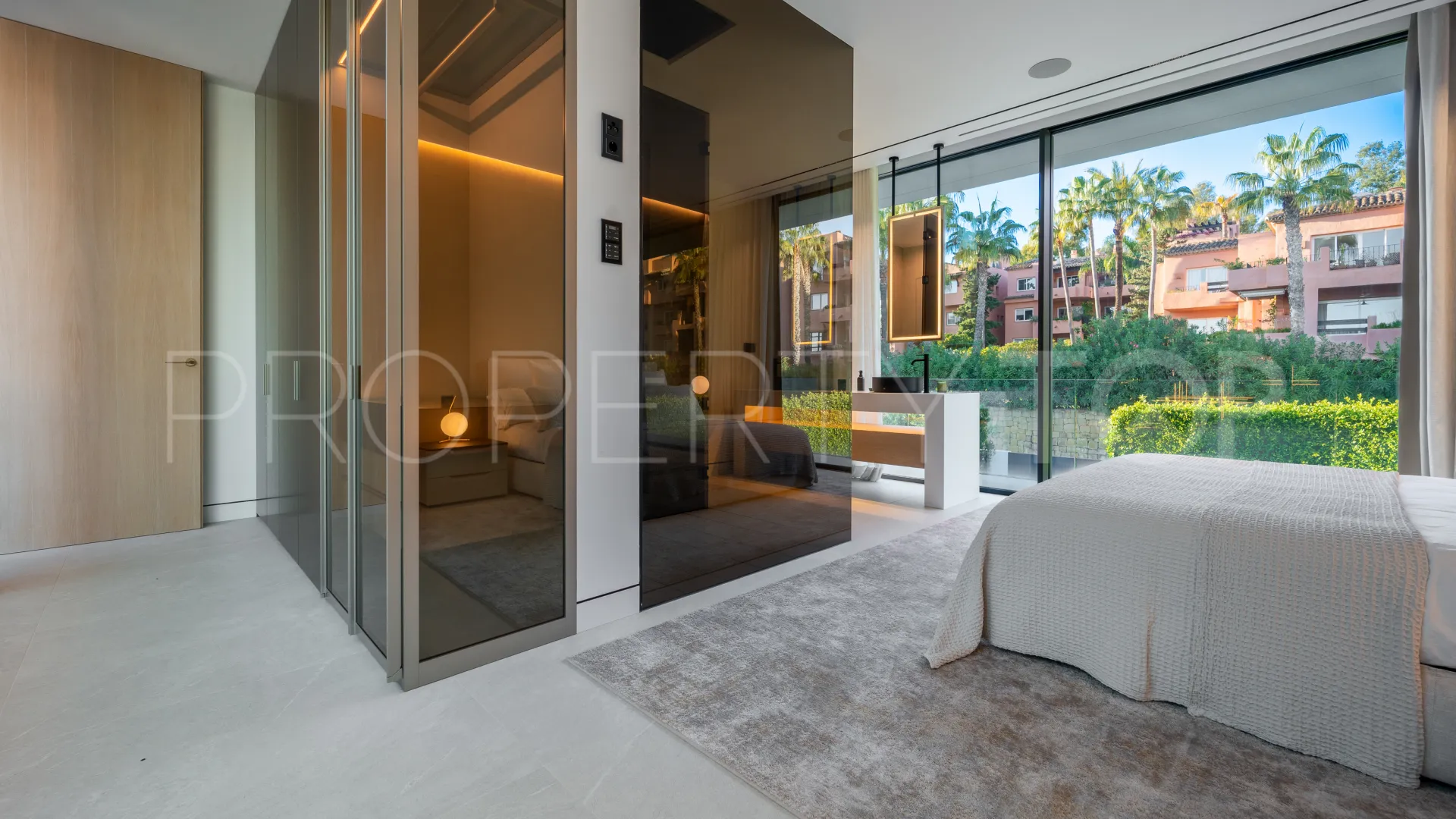Villa a la venta en Marbella Golden Mile con 5 dormitorios