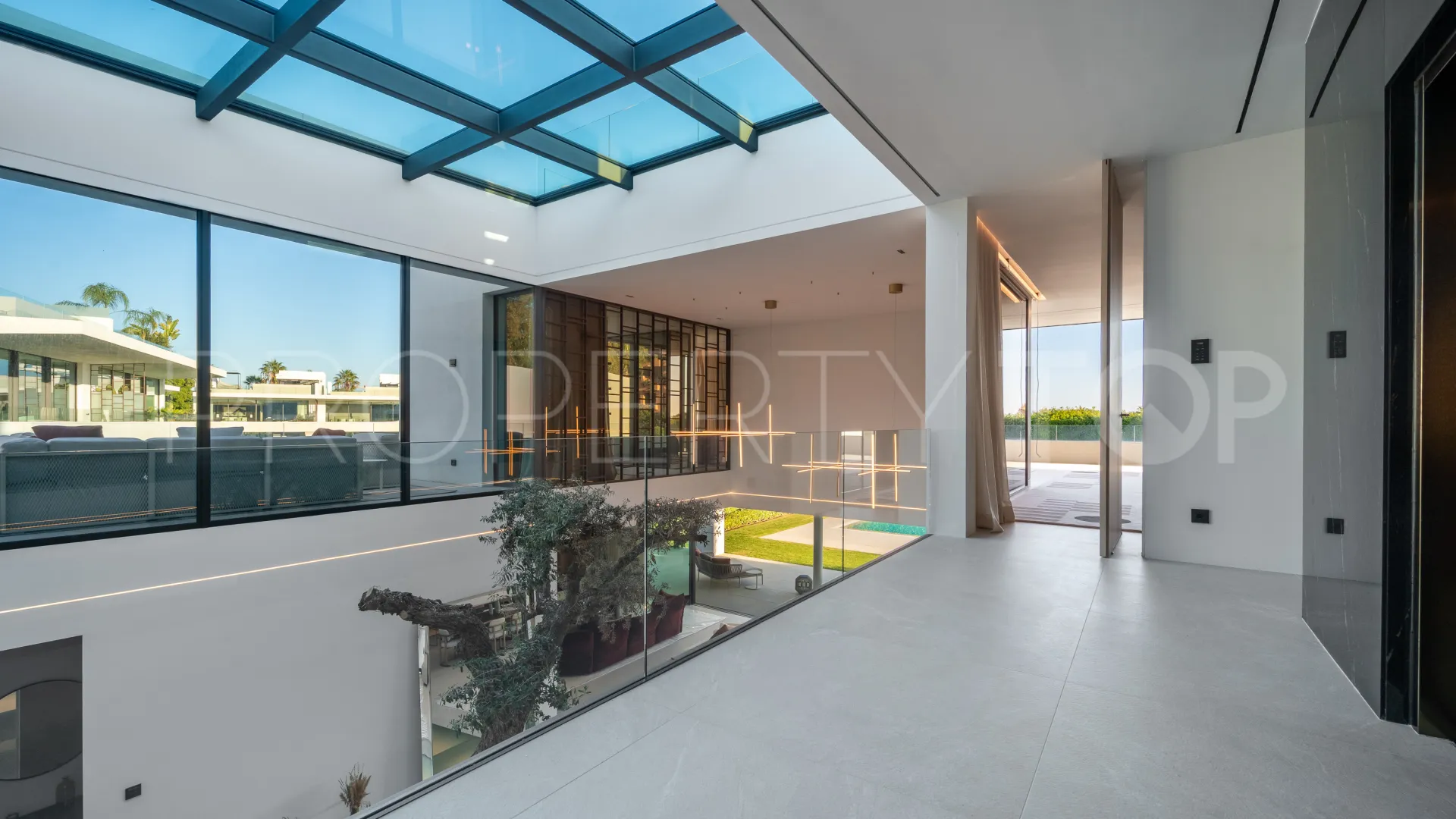 Villa a la venta en Marbella Golden Mile con 5 dormitorios