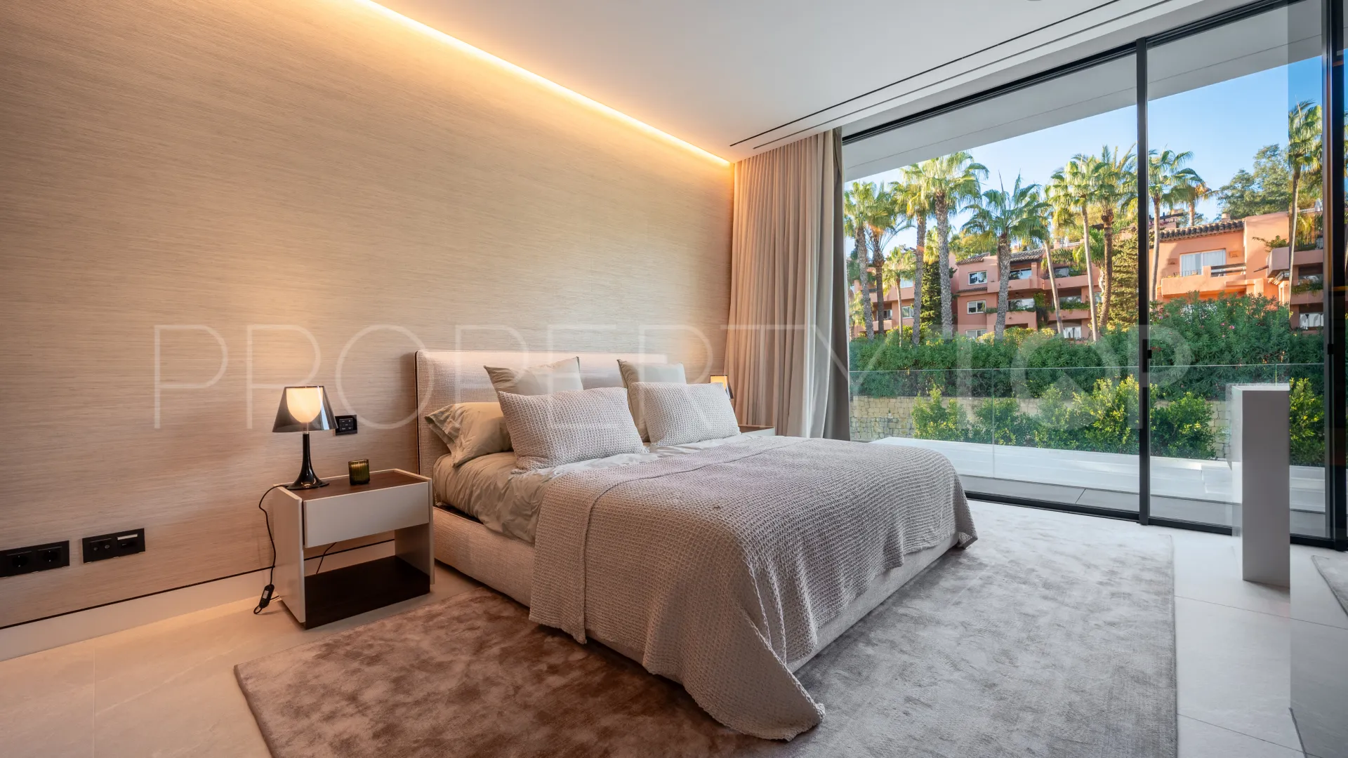Villa a la venta en Marbella Golden Mile con 5 dormitorios