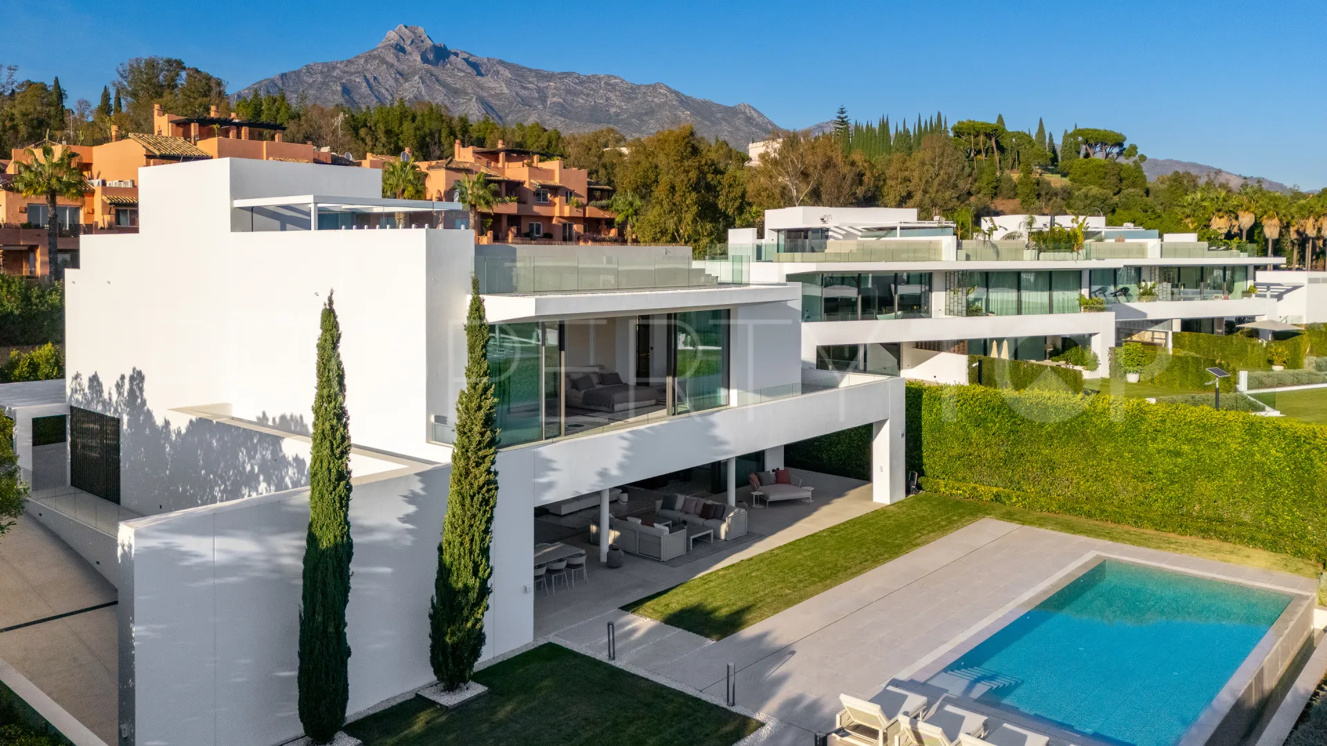 Villa a la venta en Marbella Golden Mile con 5 dormitorios