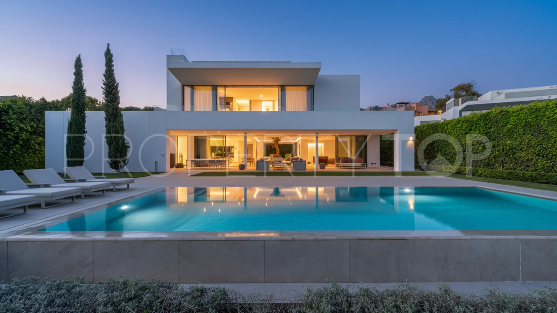 Villa a la venta en Marbella Golden Mile con 5 dormitorios