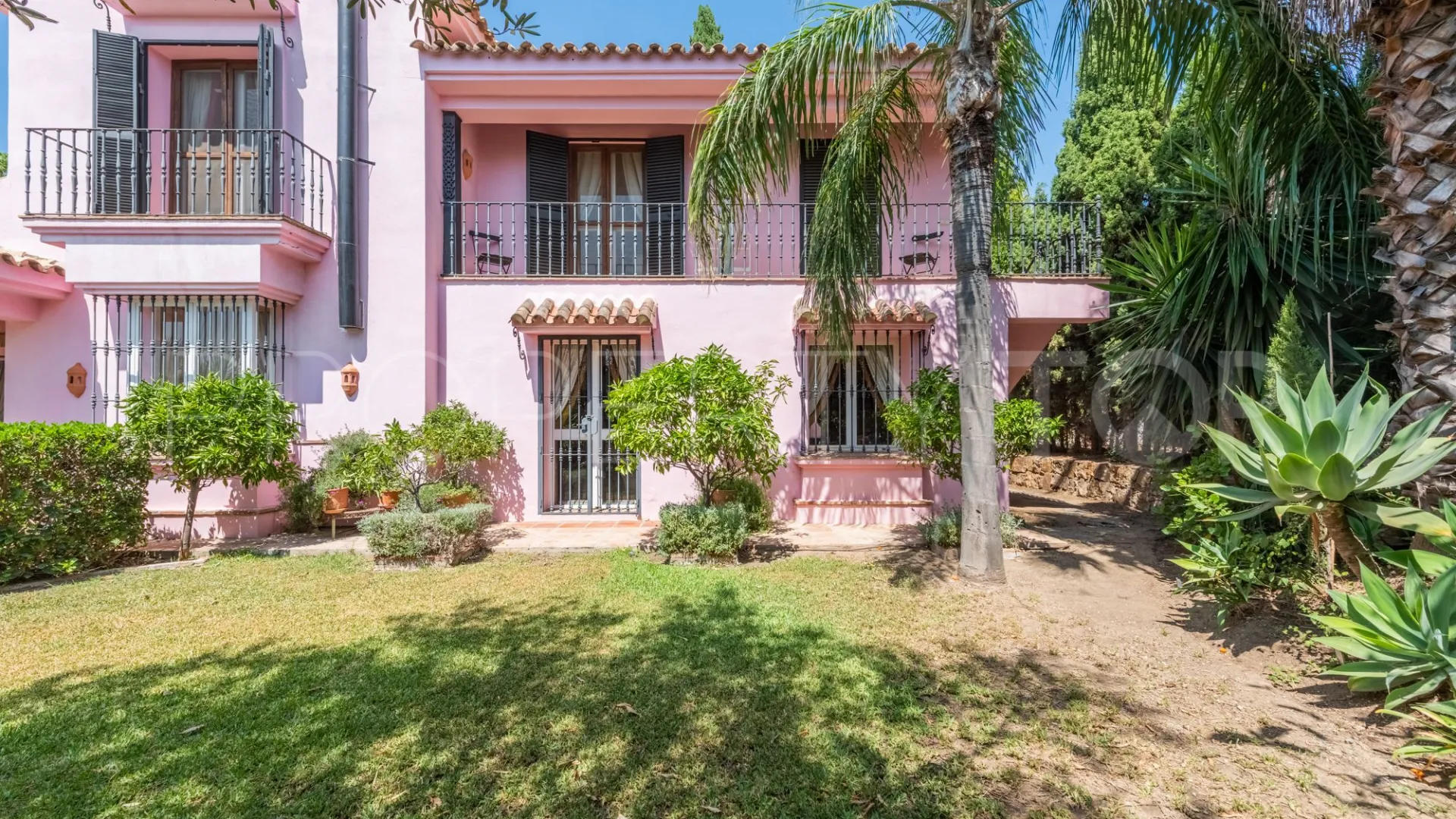 Villa for sale in Los Almendros